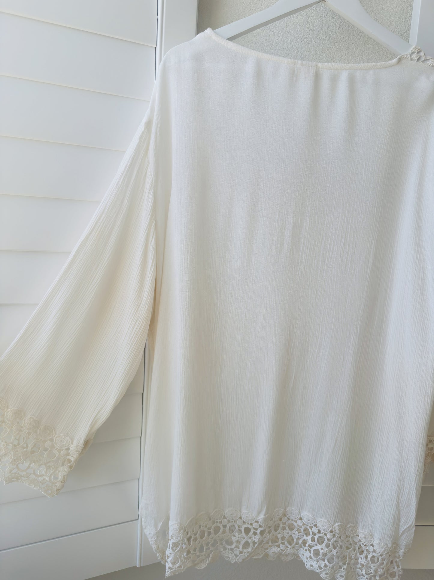 Lagaci Ivory Crochet Lace V-Neck Gauze Tunic Top - Size XL