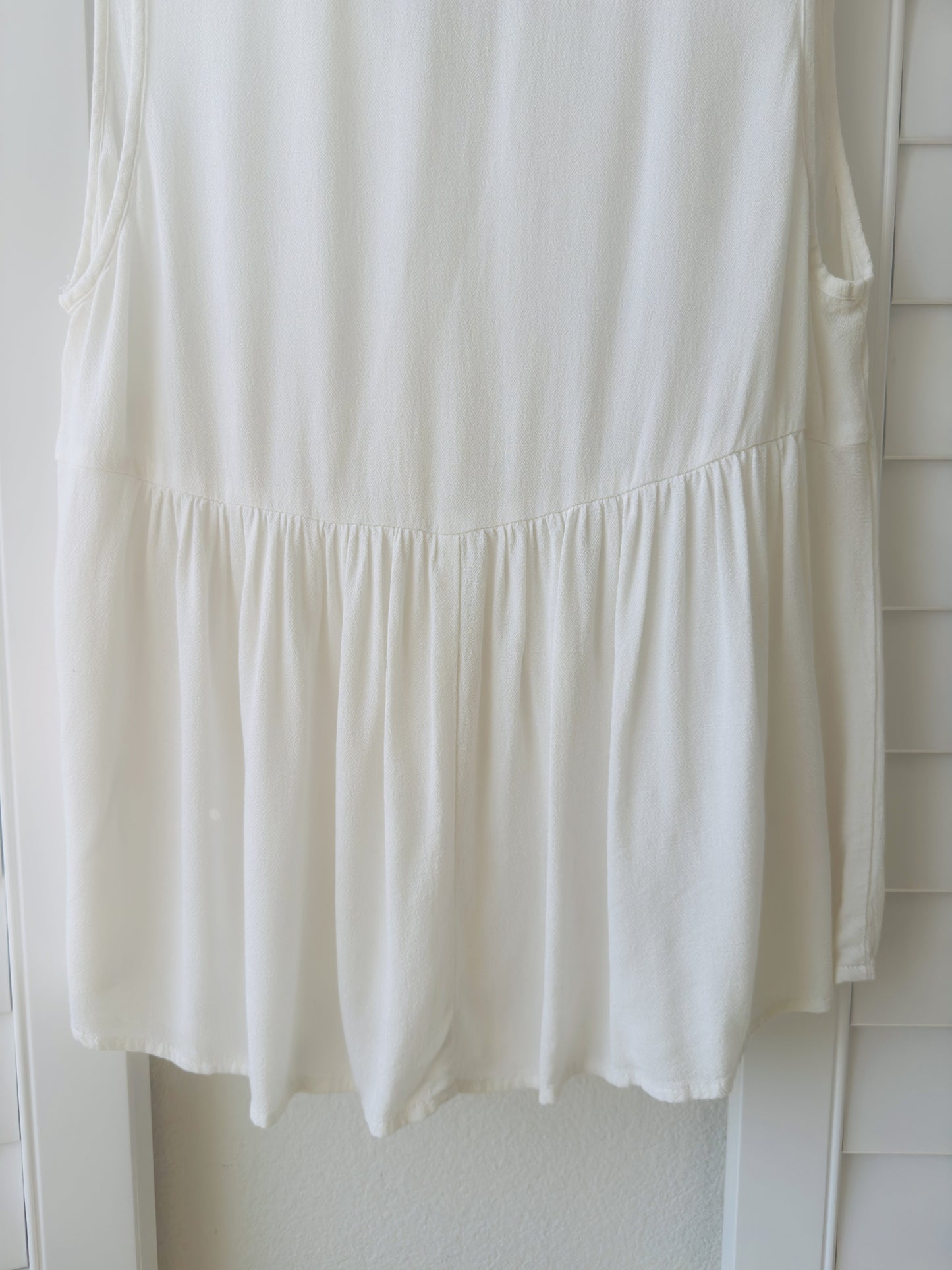 Blue Rain White Sleeveless Lace Babydoll Top - Size M