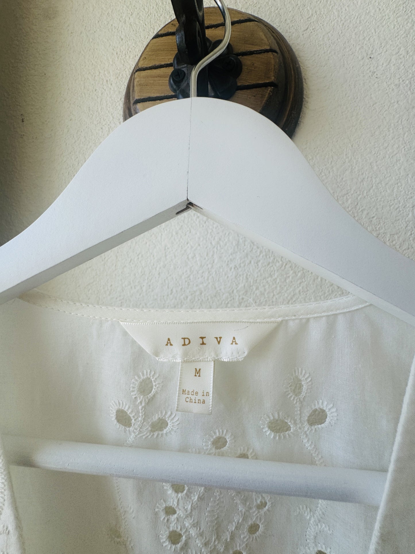 Adiva White Cotton Eyelet V-Neck Blouse Size M