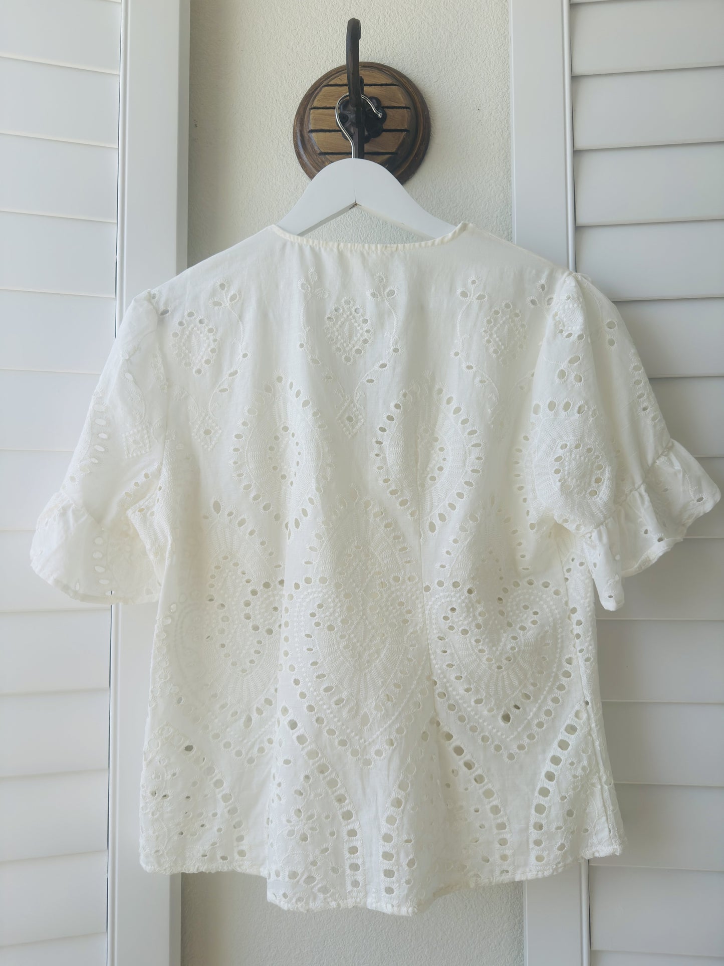 Adiva White Cotton Eyelet V-Neck Blouse Size M