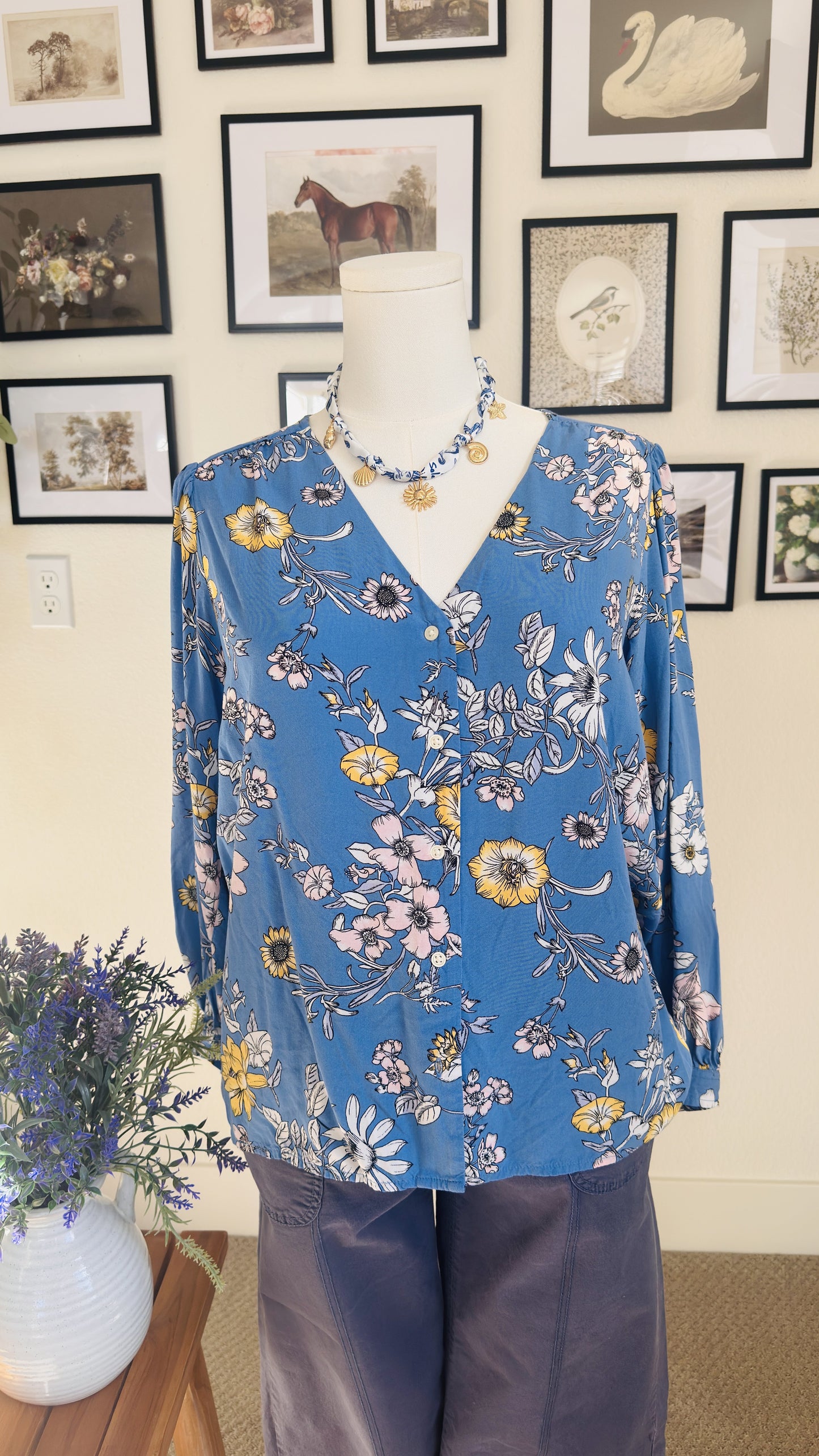 GAP Blue Floral V-Neck Long Sleeve Blouse Size L