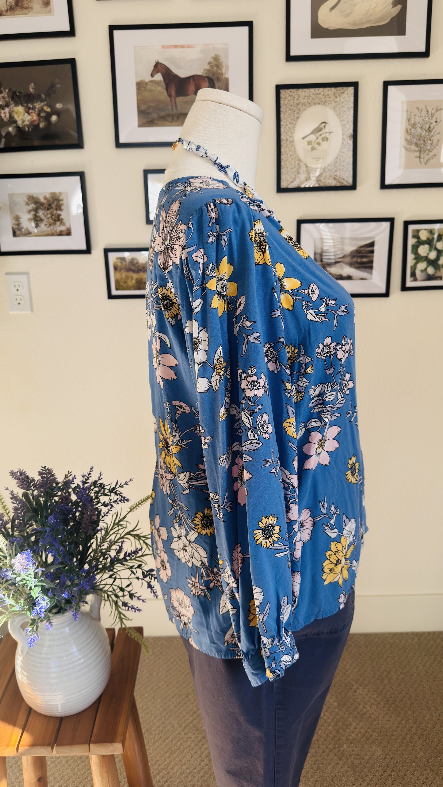 GAP Blue Floral V-Neck Long Sleeve Blouse Size L