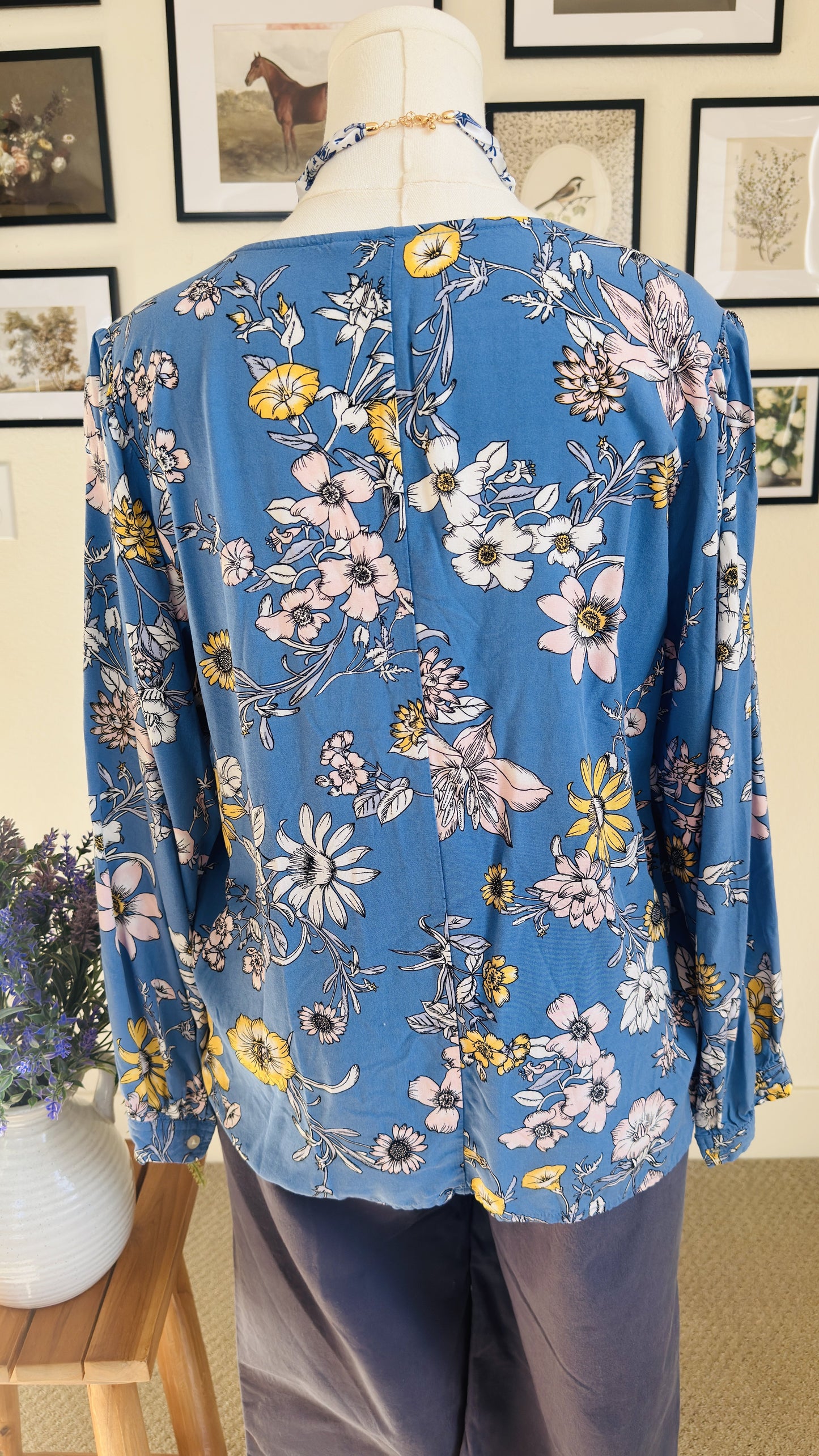 GAP Blue Floral V-Neck Long Sleeve Blouse Size L