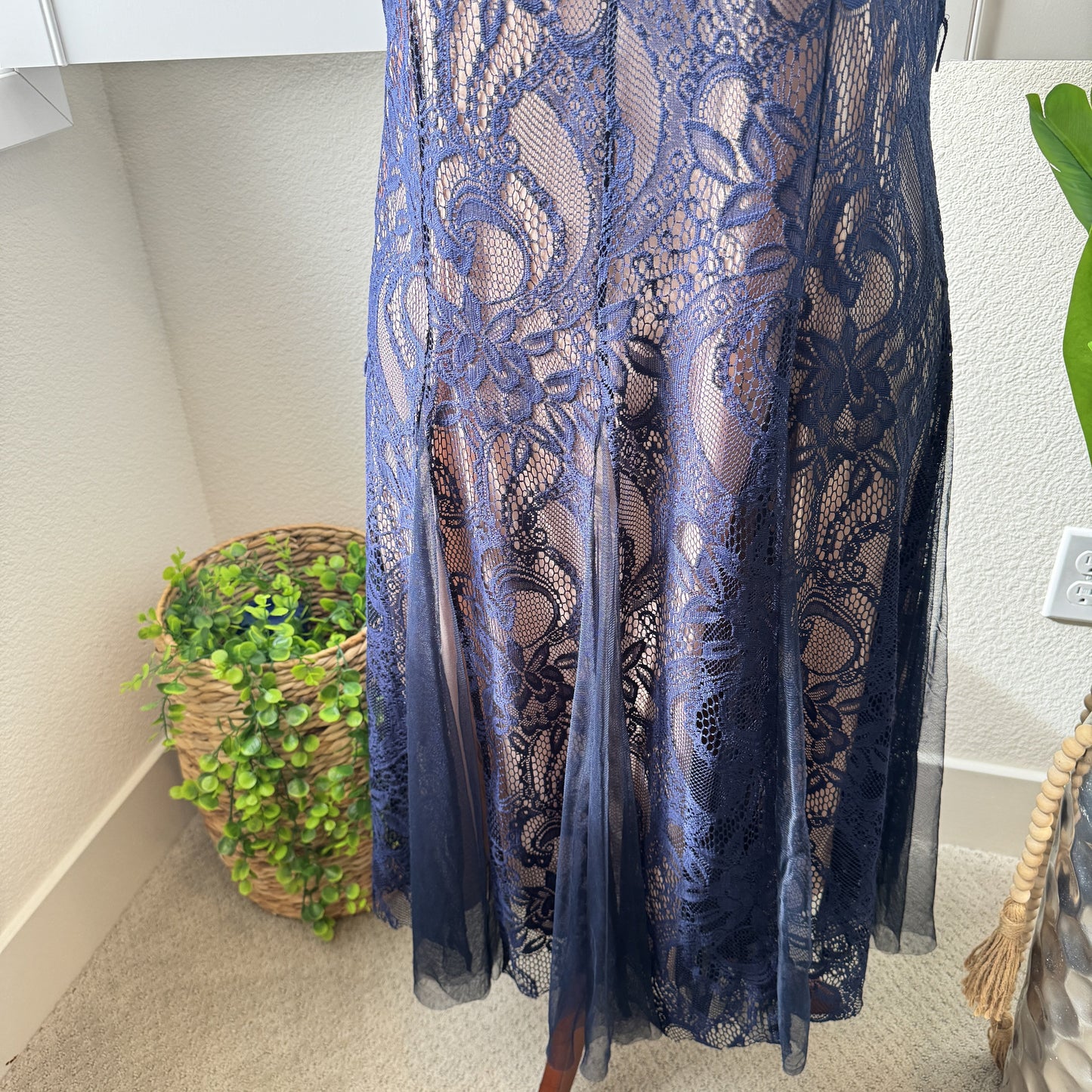 Cardalite Women's Navy Blue Lace V-Neck Cap Sleeve Dress 2X