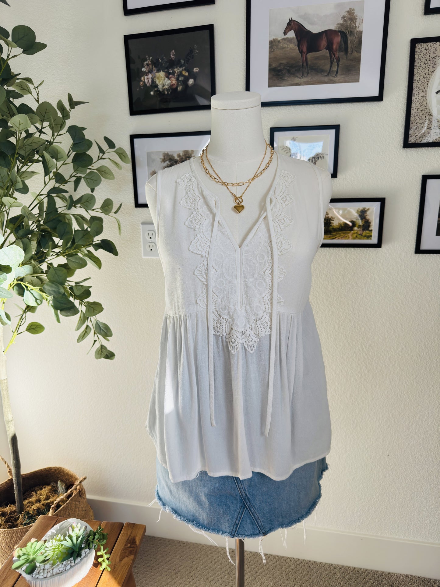 Blue Rain White Sleeveless Lace Babydoll Top - Size M