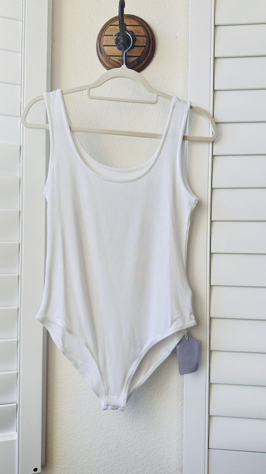 MANGOPOP White Scoop Neck Tank Bodysuit - Size L