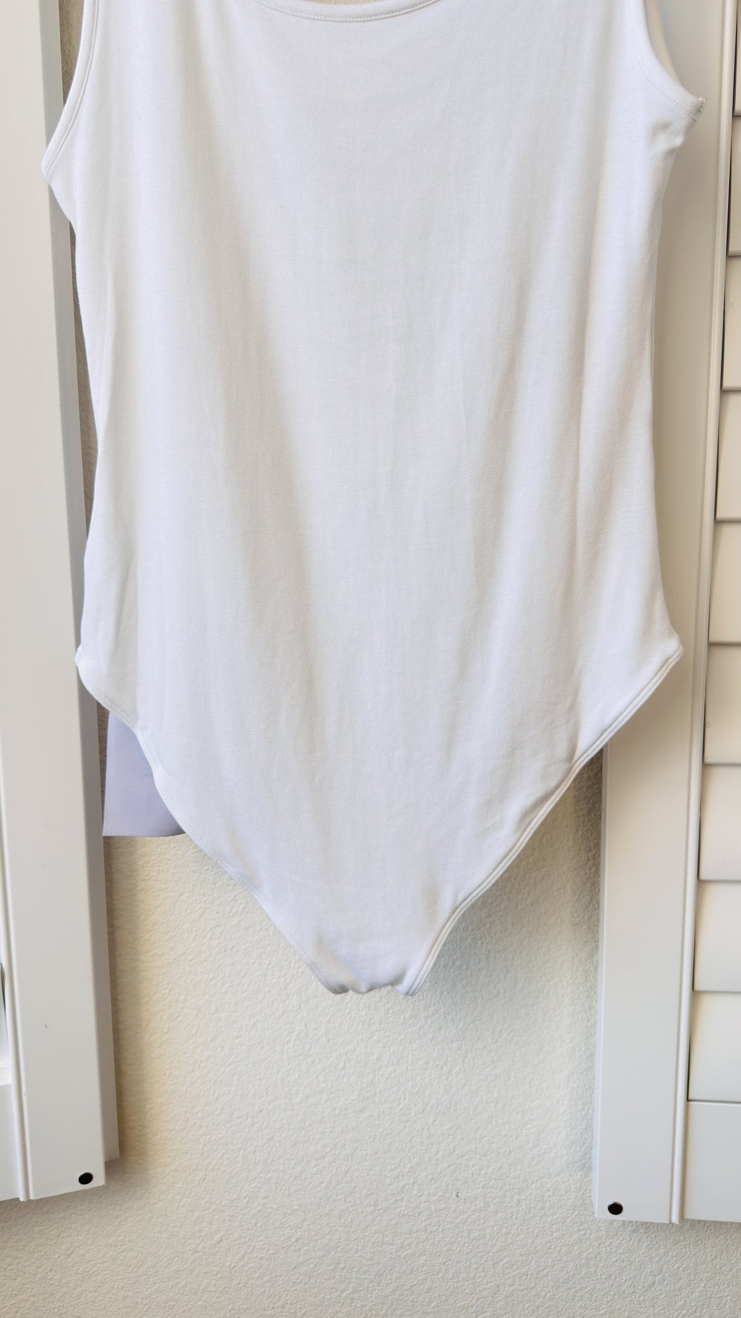 MANGOPOP White Scoop Neck Tank Bodysuit - Size L