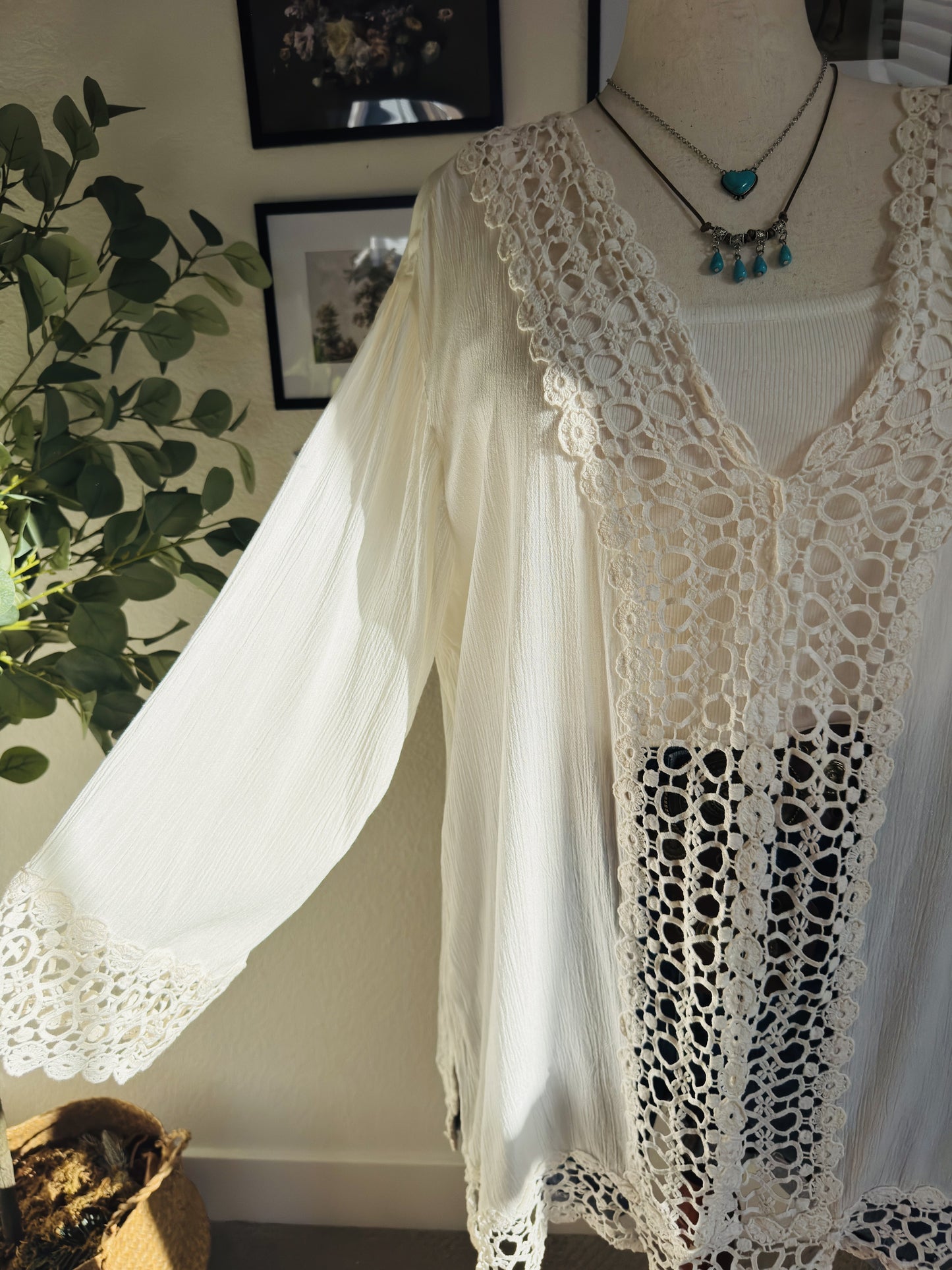 Lagaci Ivory Crochet Lace V-Neck Gauze Tunic Top - Size XL
