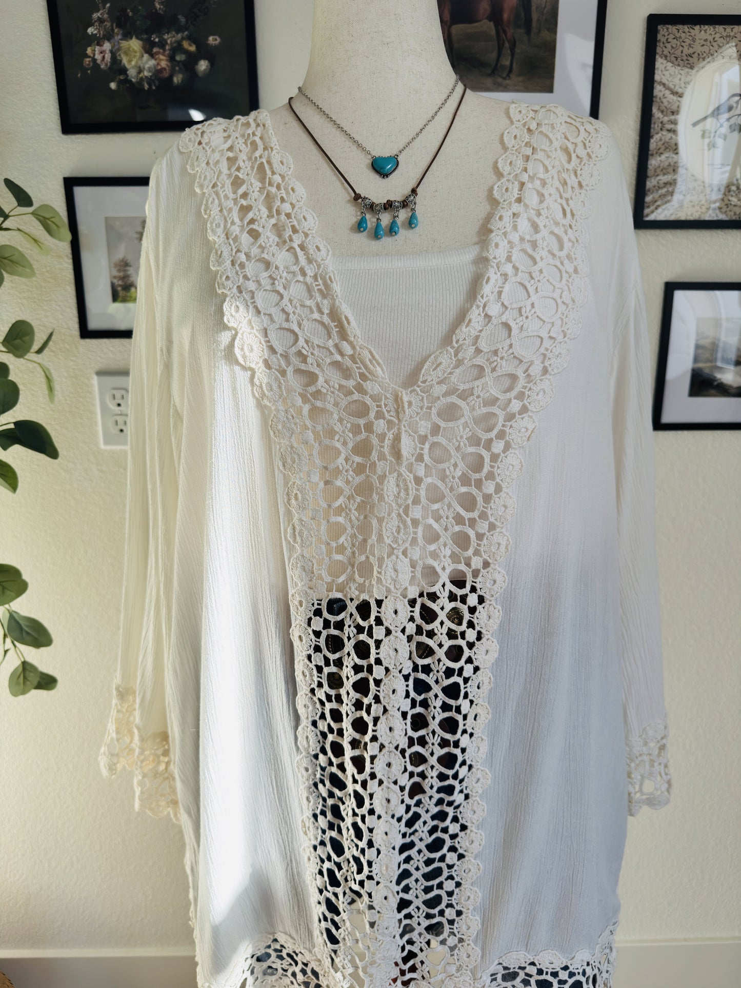 Lagaci Ivory Crochet Lace V-Neck Gauze Tunic Top - Size XL