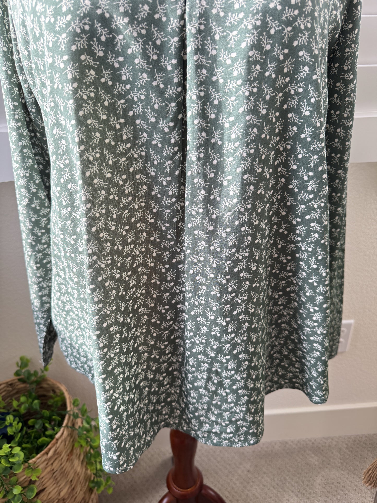Gaharu Green Floral Long Sleeve V-Neck Blouse Size XXL