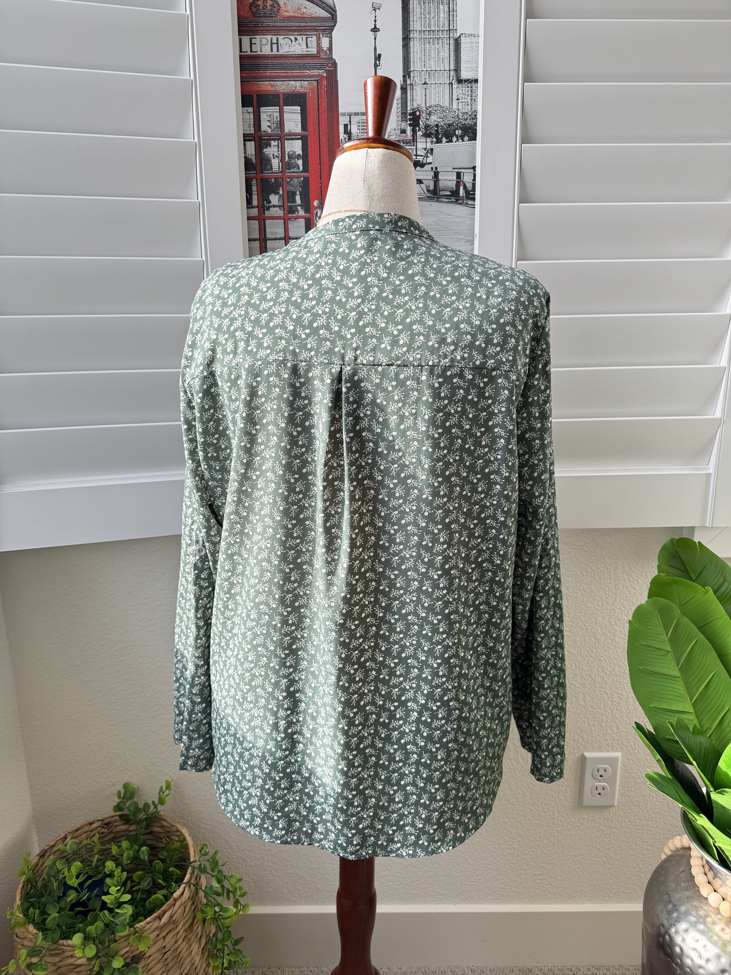 Gaharu Green Floral Long Sleeve V-Neck Blouse Size XXL