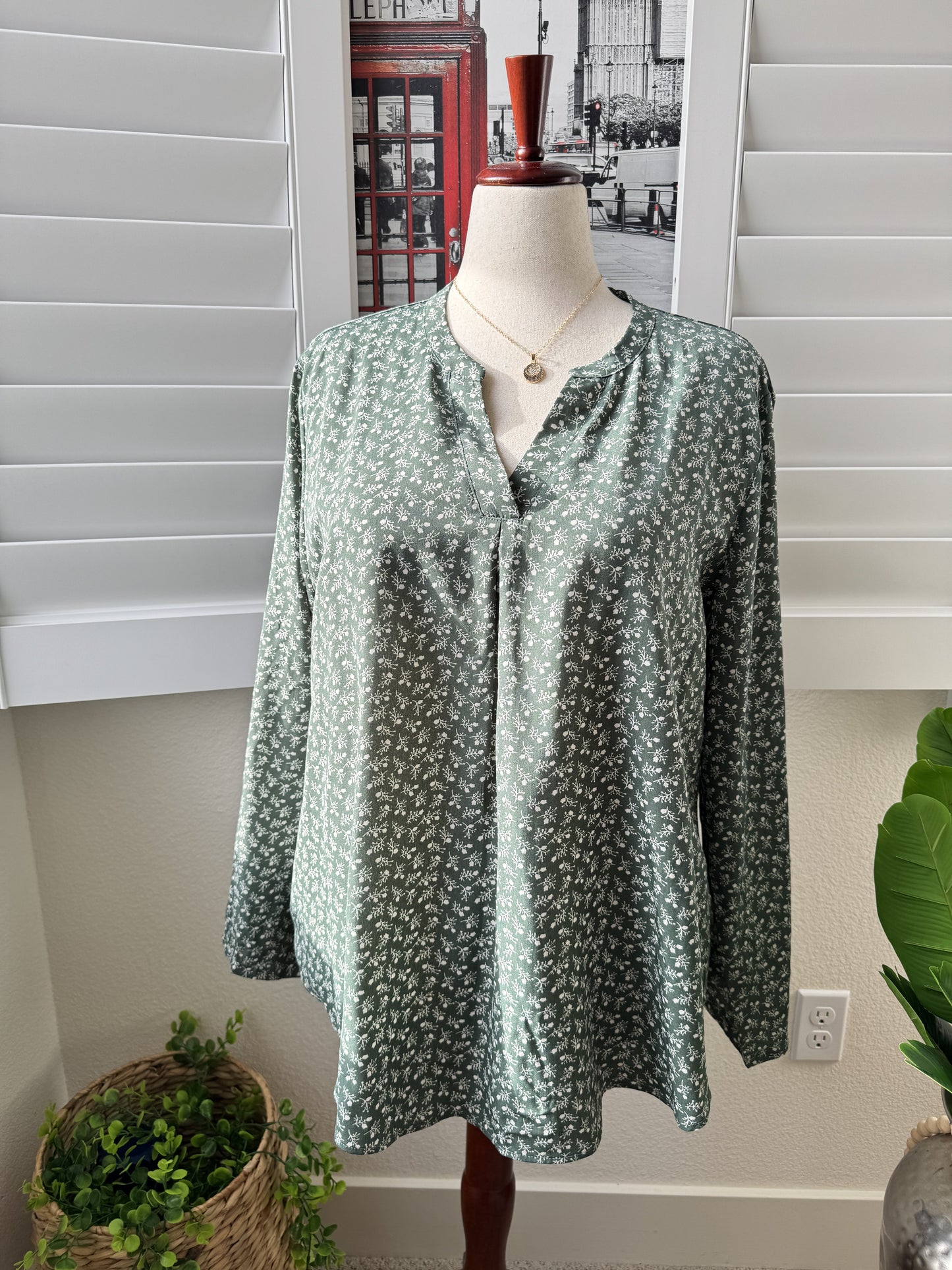 Gaharu Green Floral Long Sleeve V-Neck Blouse Size XXL