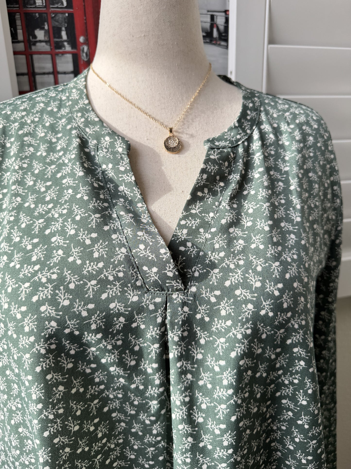 Gaharu Green Floral Long Sleeve V-Neck Blouse Size XXL