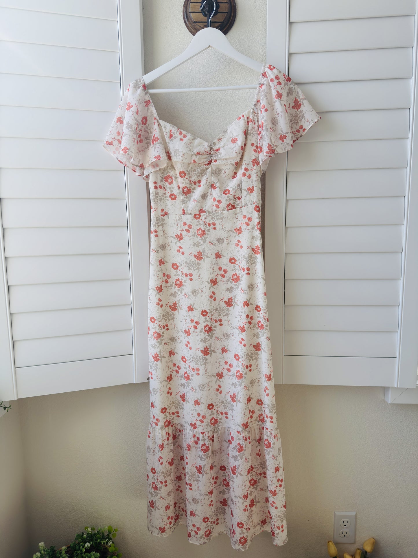 Boutique Floral Print Flutter Sleeve Maxi Dress - Size M