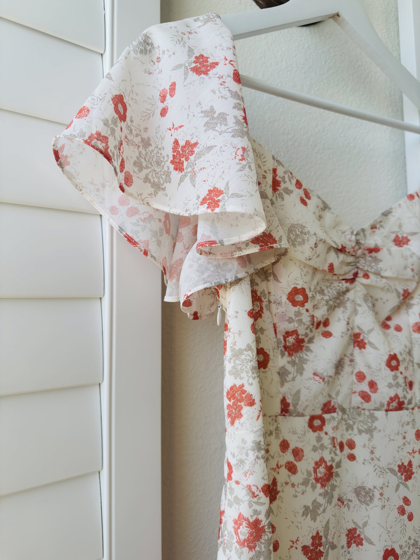 Boutique Floral Print Flutter Sleeve Maxi Dress - Size M