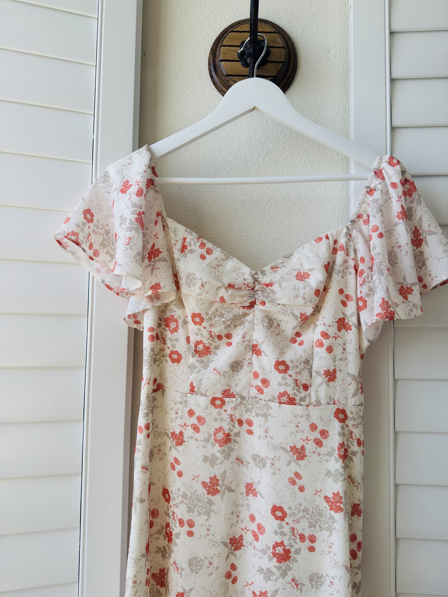 Boutique Floral Print Flutter Sleeve Maxi Dress - Size M