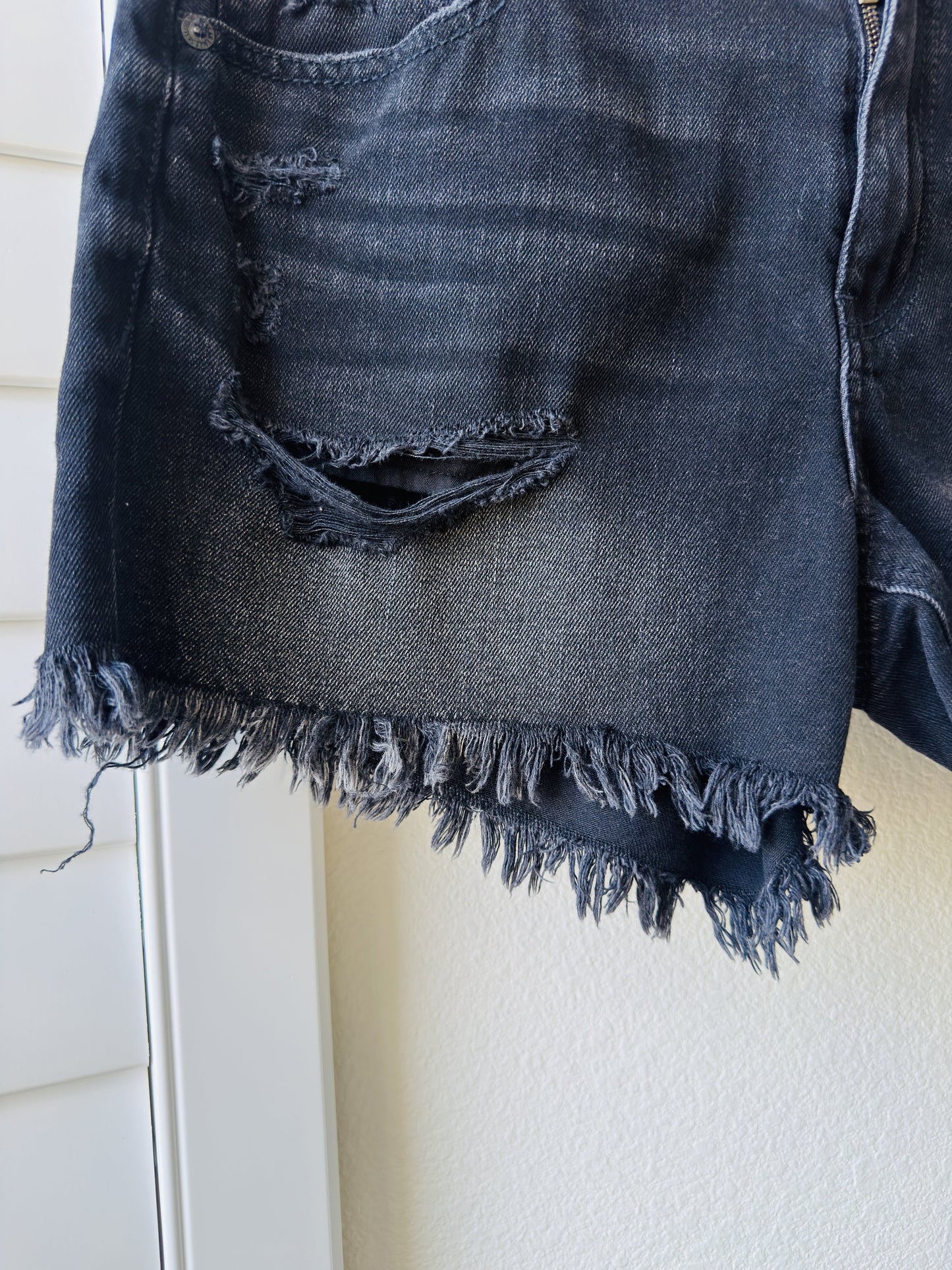 American Eagle Black Distressed Fringe Hem Denim Shorts - Size 8