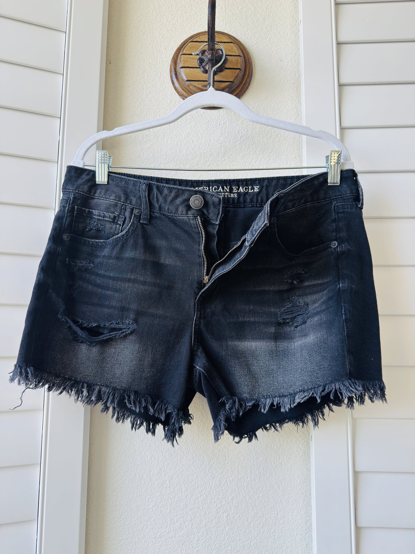 American Eagle Black Distressed Fringe Hem Denim Shorts - Size 8