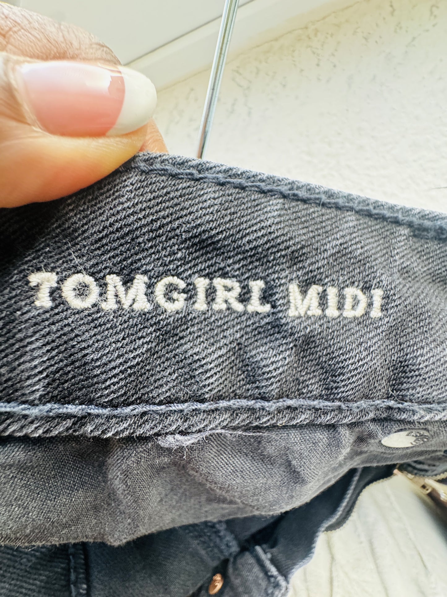 American Eagle Outfitters Tomgirl Midi Distressed Denim Shorts Size 10