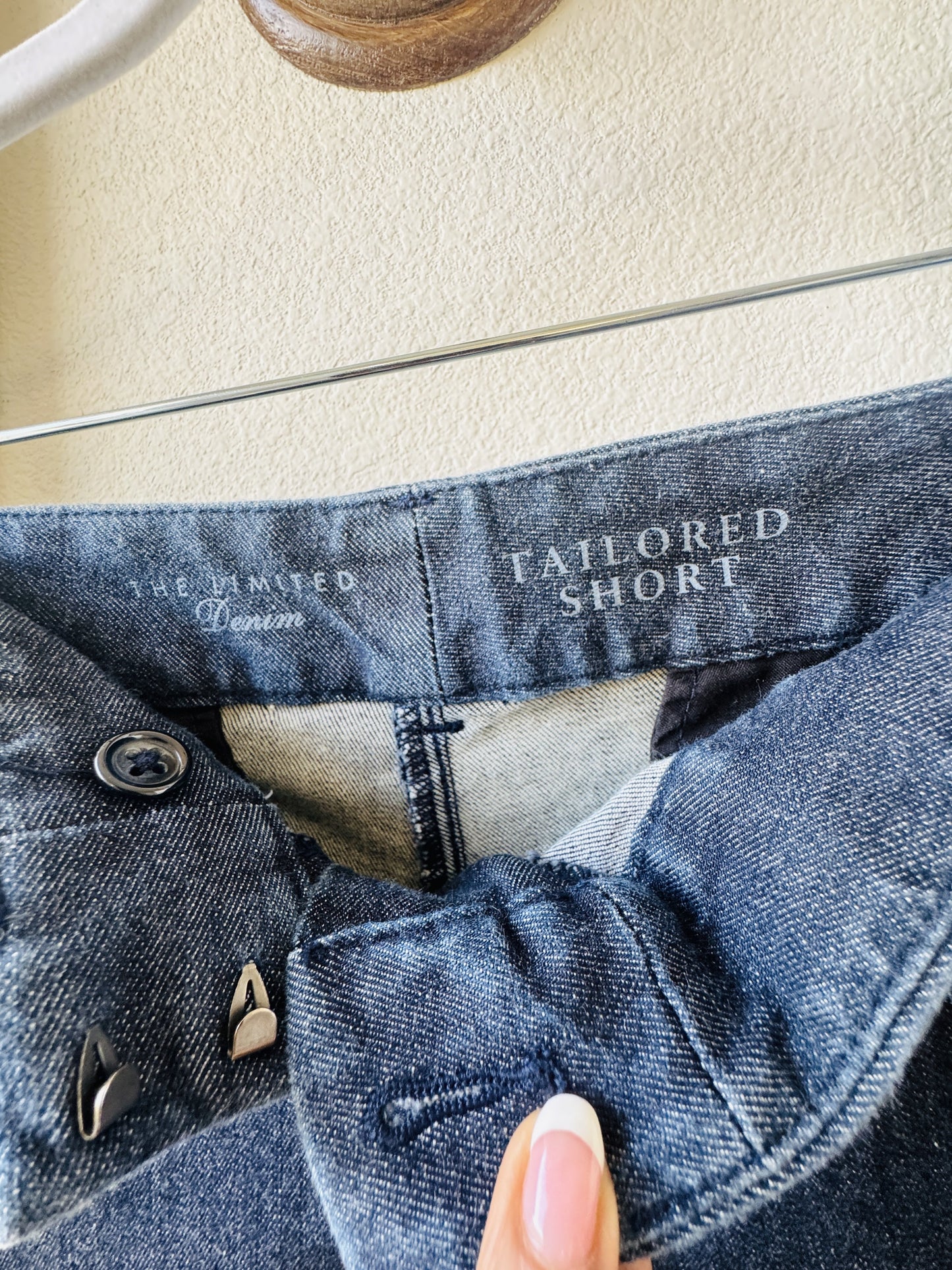 American Eagle Outfitters Tomgirl Midi Distressed Denim Shorts Size 10