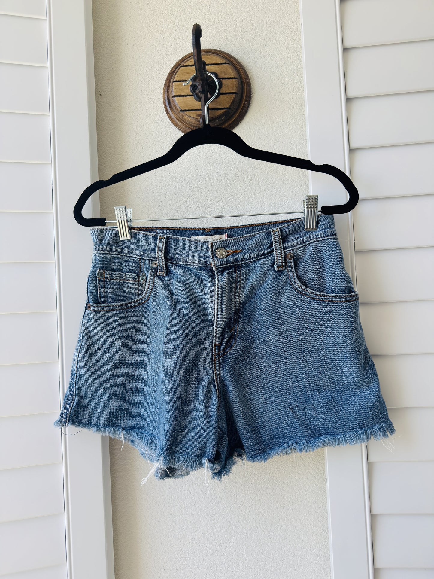 Levi's 550 Relaxed Fit Cut-Off Denim Shorts Size 4