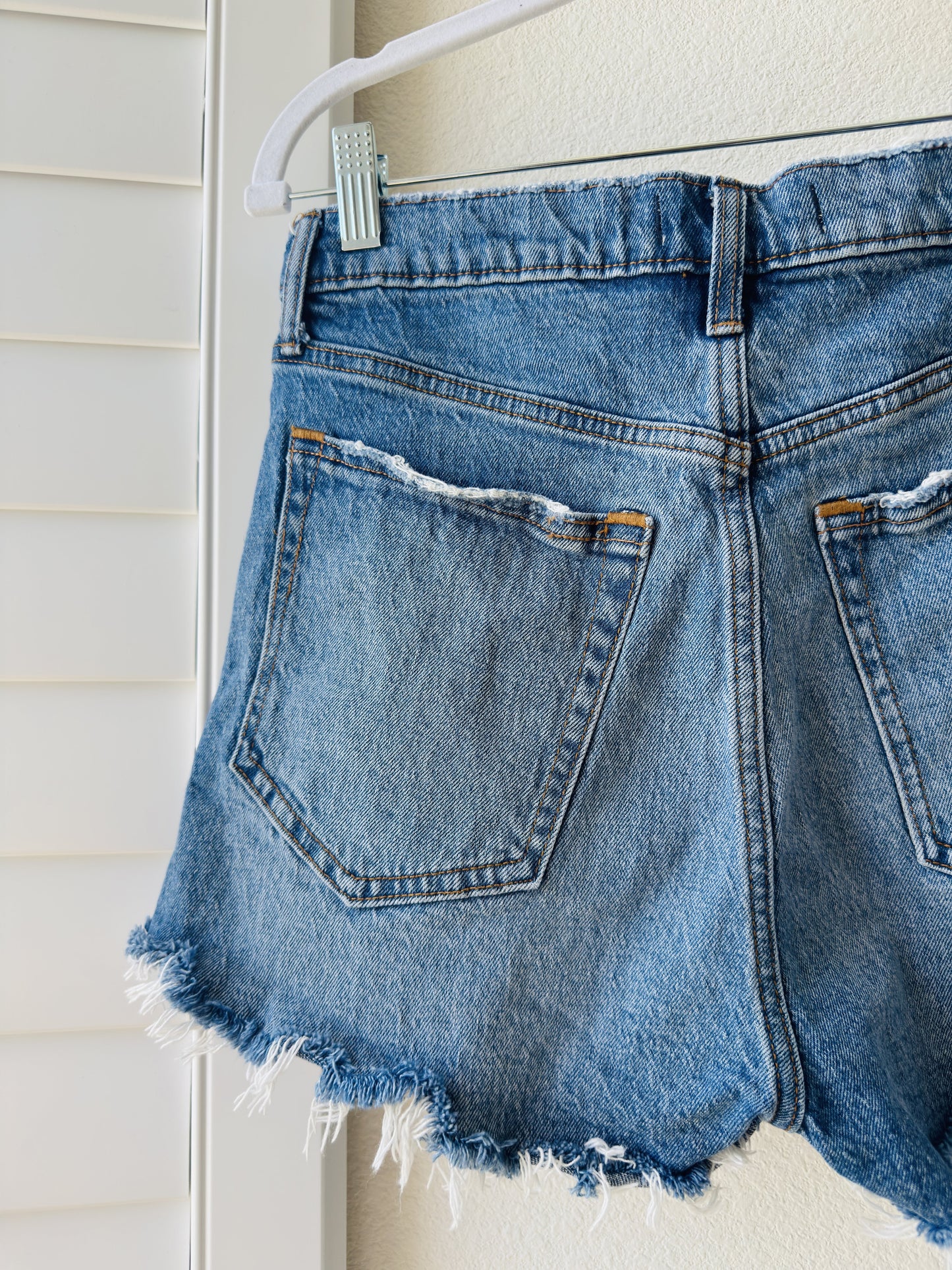 Abercrombie & Fitch Curve Love High Rise Mom Shorts - Size 28