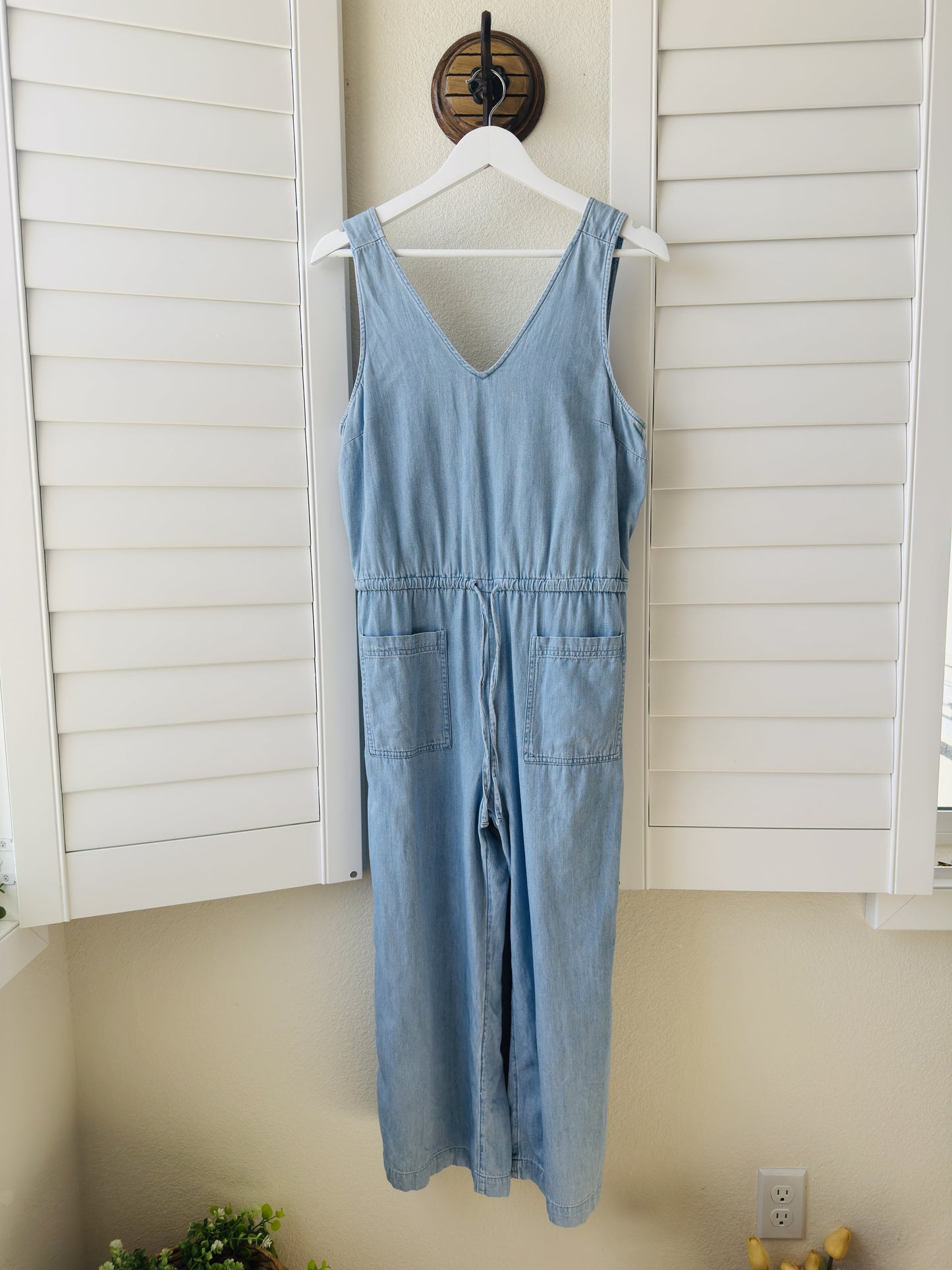 Old Navy Light Wash Cotton Chambray Sleeveless Jumpsuit Size S