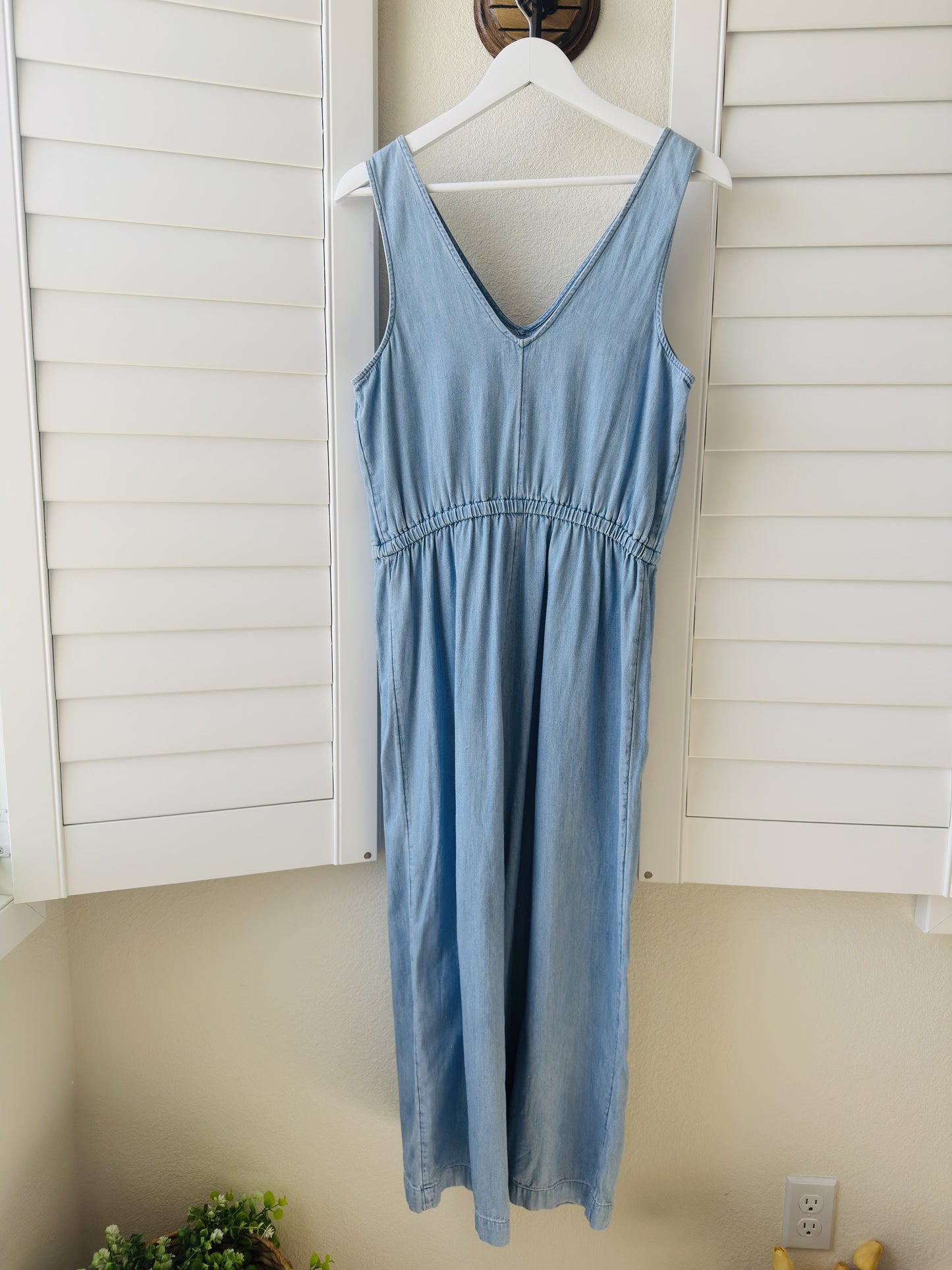 Old Navy Light Wash Cotton Chambray Sleeveless Jumpsuit Size S