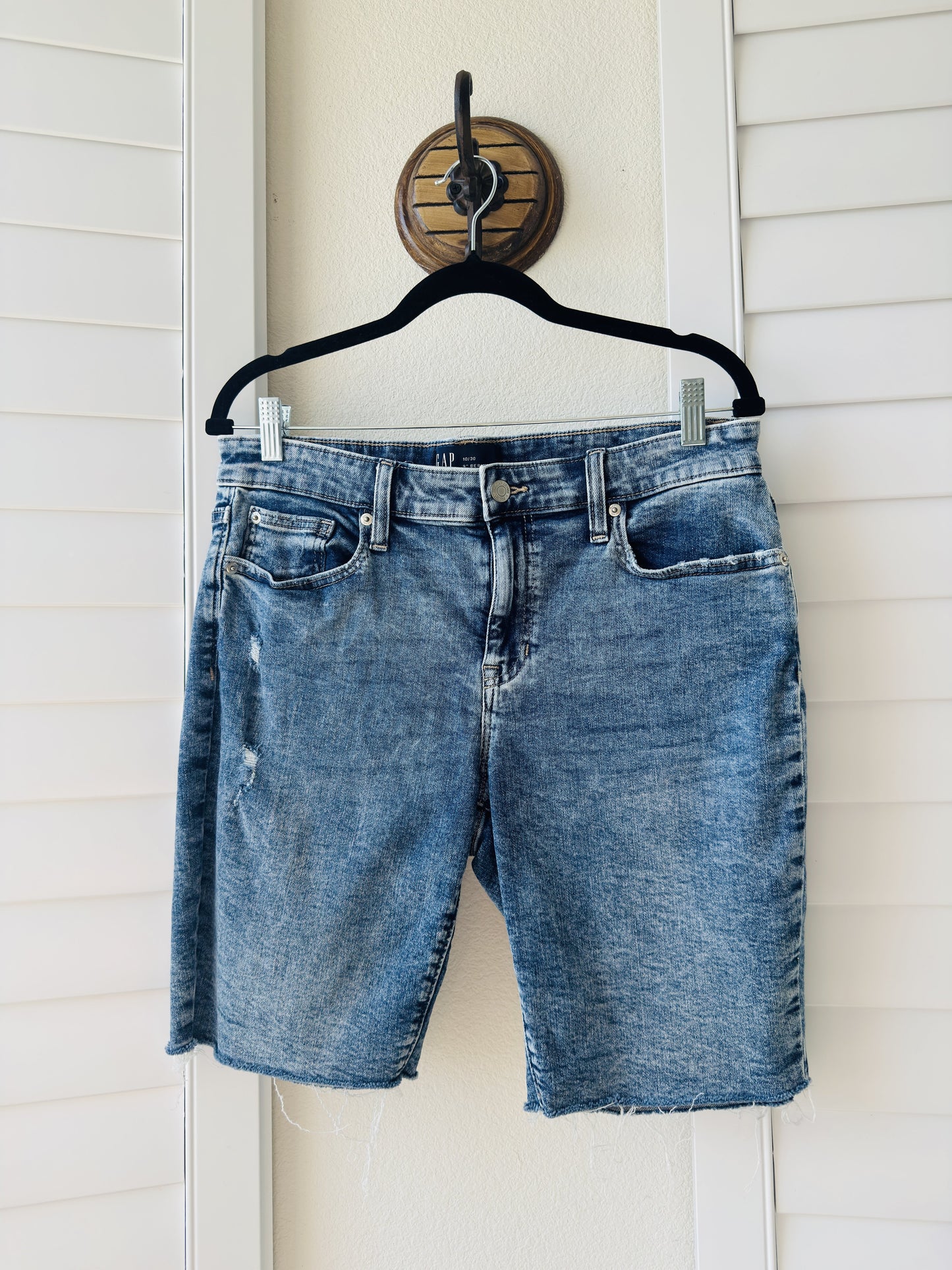 GAP Denim 9" Bermuda Shorts Size 10/30