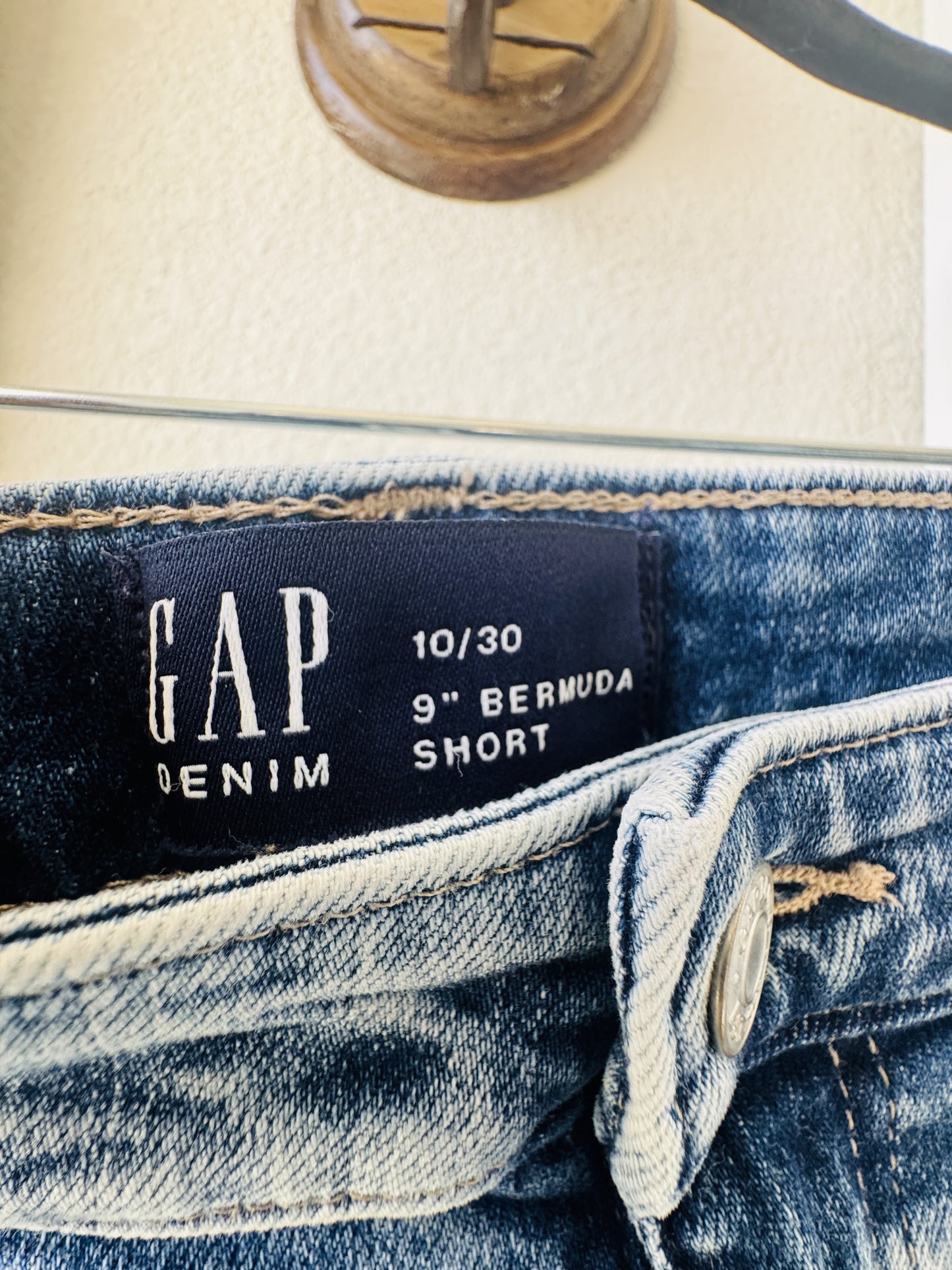 GAP Denim 9" Bermuda Shorts Size 10/30