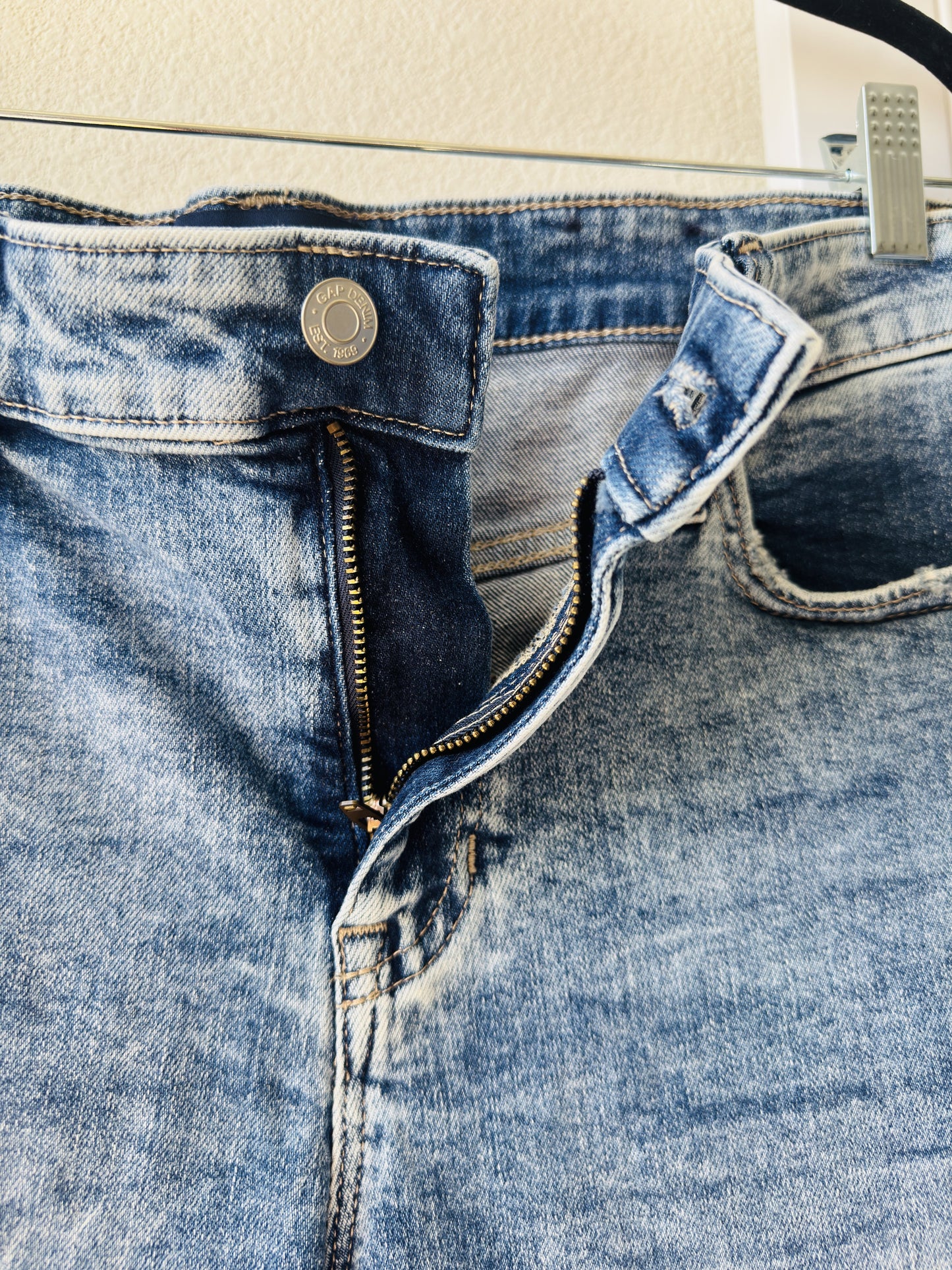 GAP Denim 9" Bermuda Shorts Size 10/30