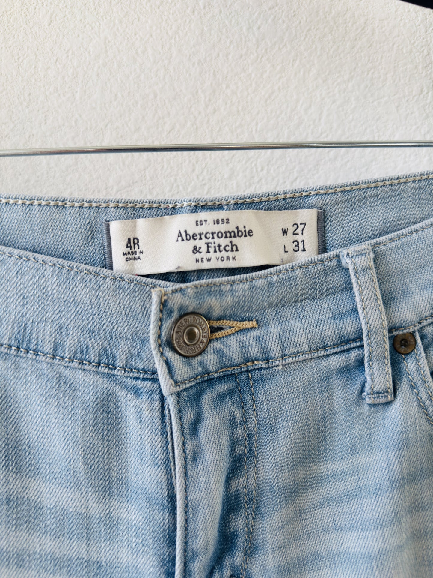 Abercrombie & Fitch Light Wash Slim Jeans Size 4R
