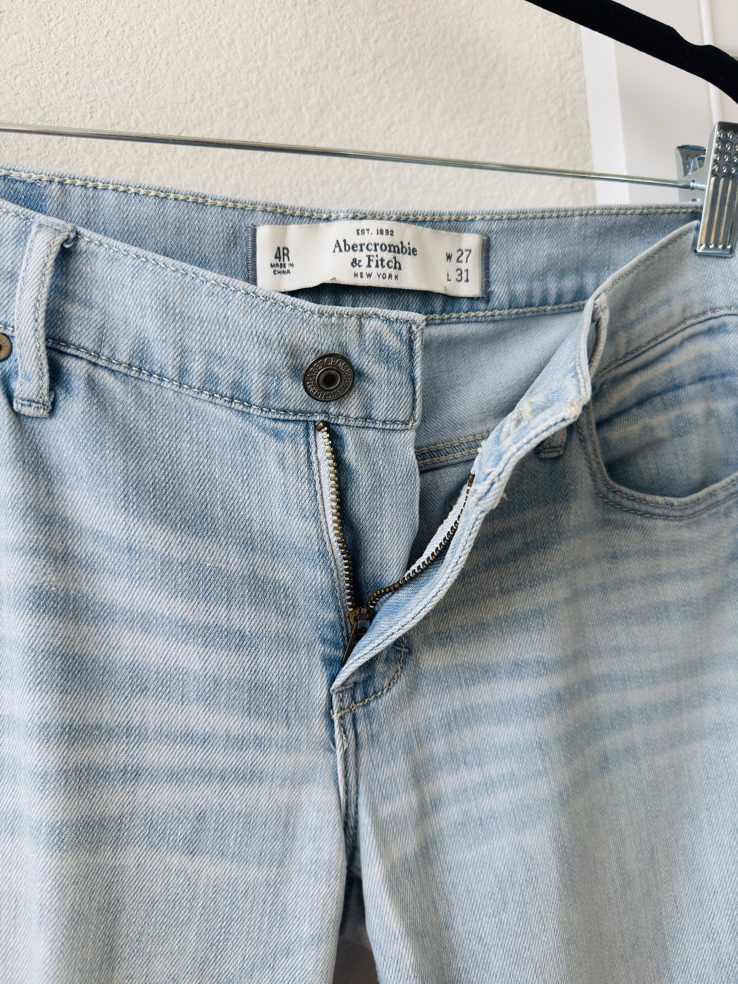 Abercrombie & Fitch Light Wash Slim Jeans Size 4R