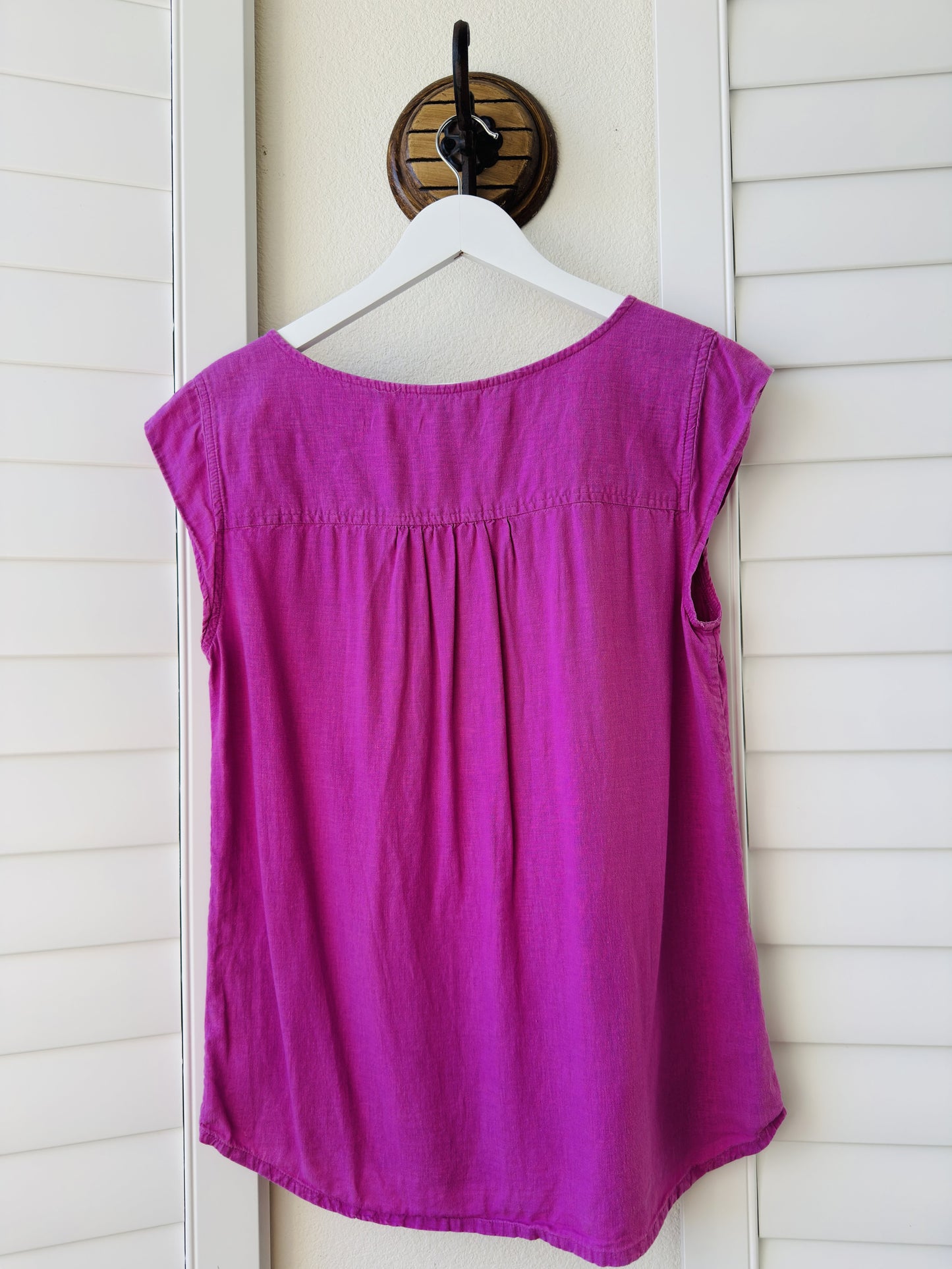 Eddie Bauer Fuchsia Embroidered Pintuck Cap Sleeve Top - Size S