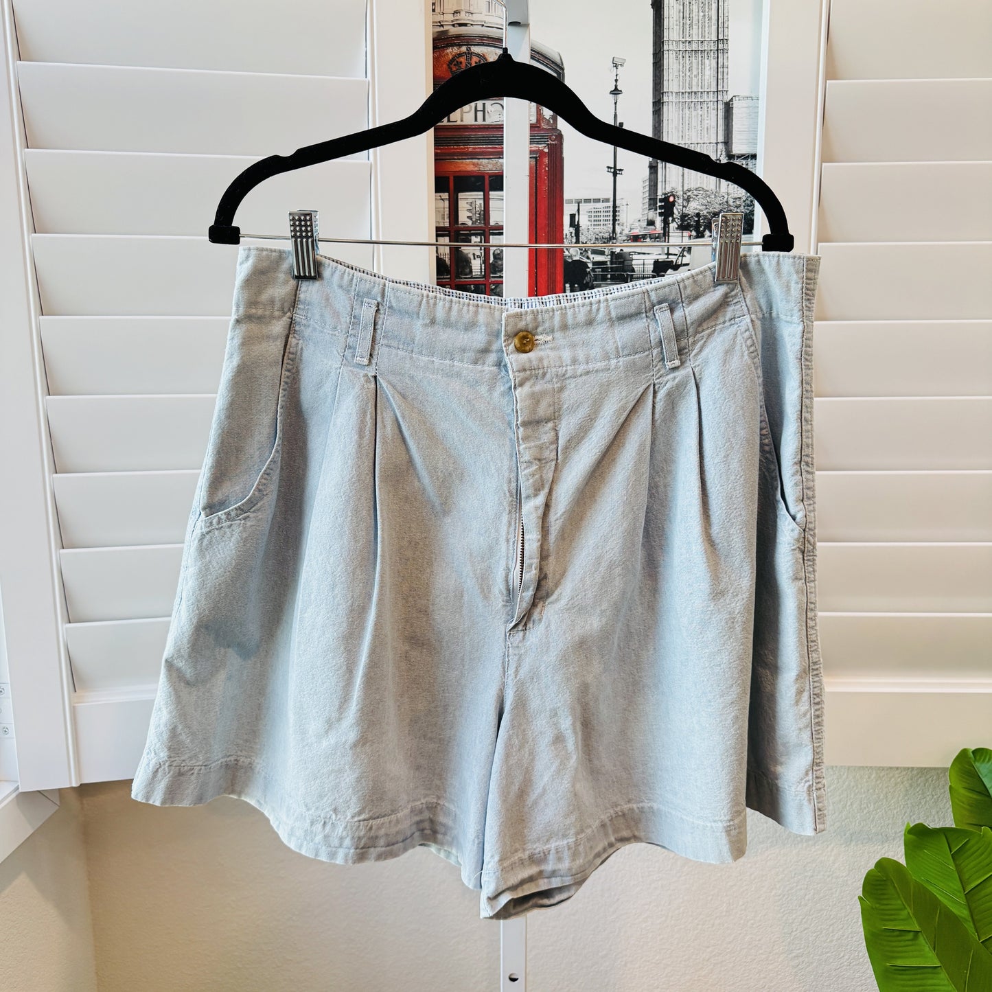 Dockers Women's Light Wash Pleated High-Waist Denim Shorts - Size 18