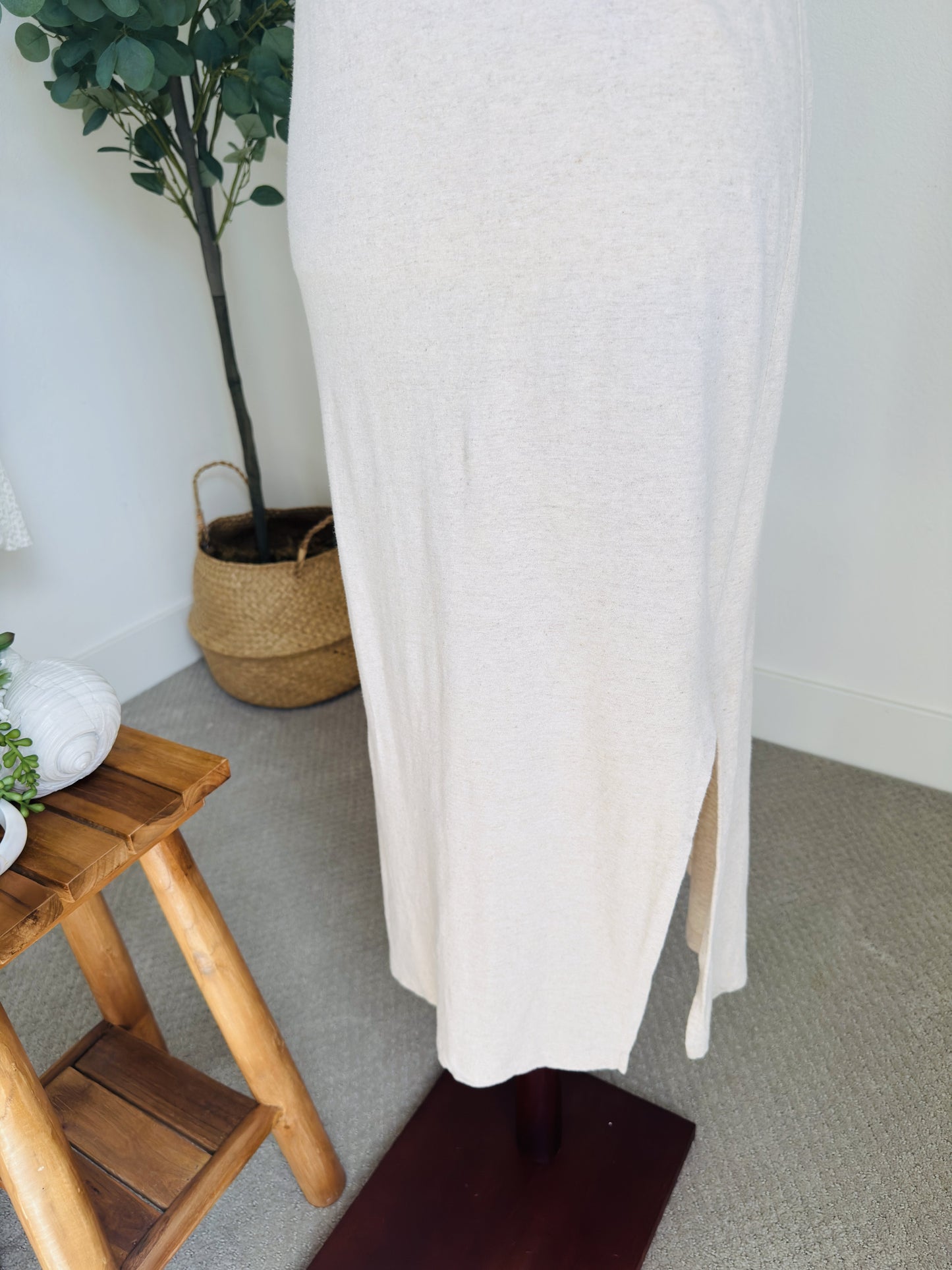 Gap Favorite Long Sleeve Scoop Neck Tee in White Size M