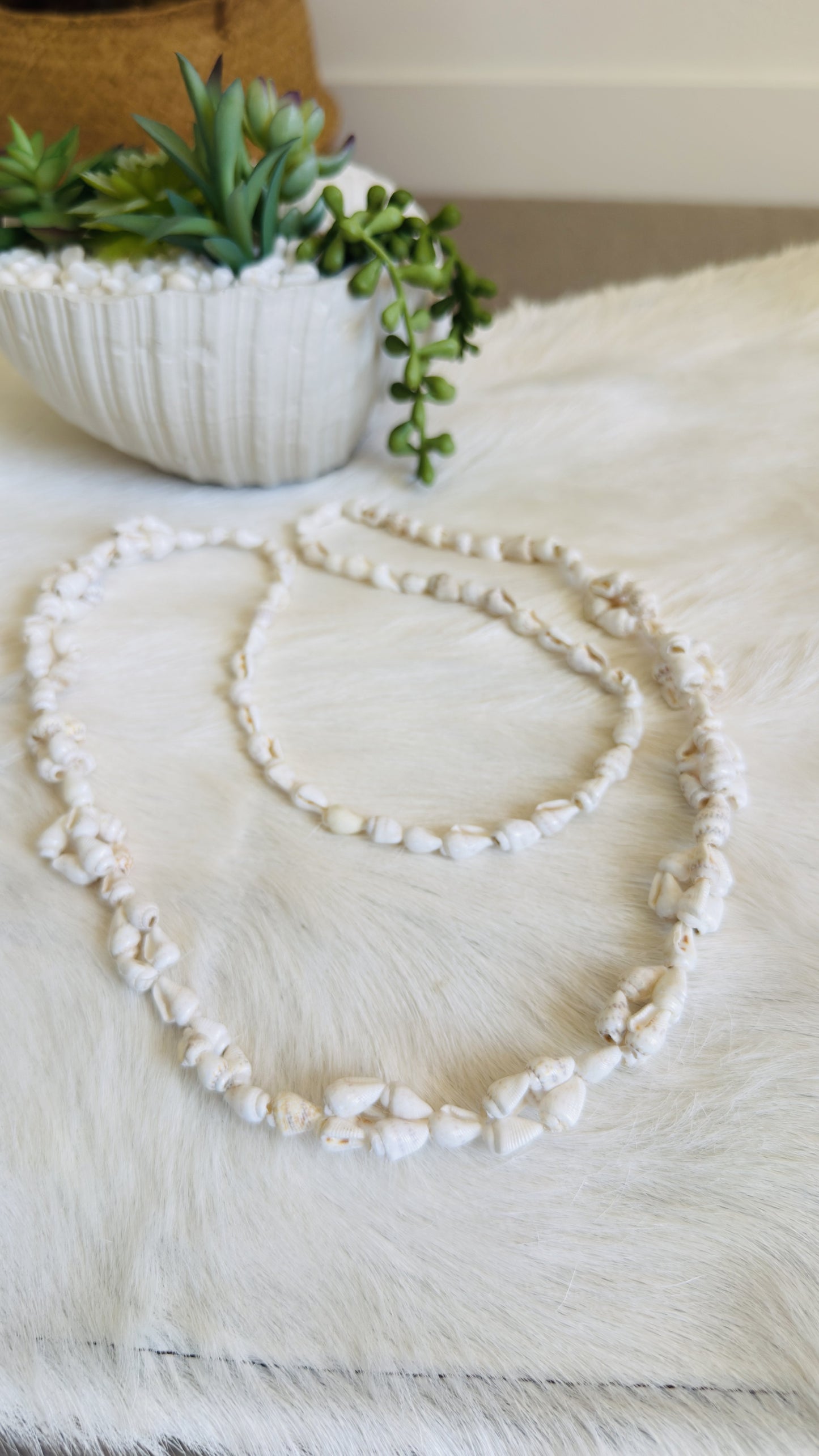 Vintage Natural White Sea Shell Strand Necklace