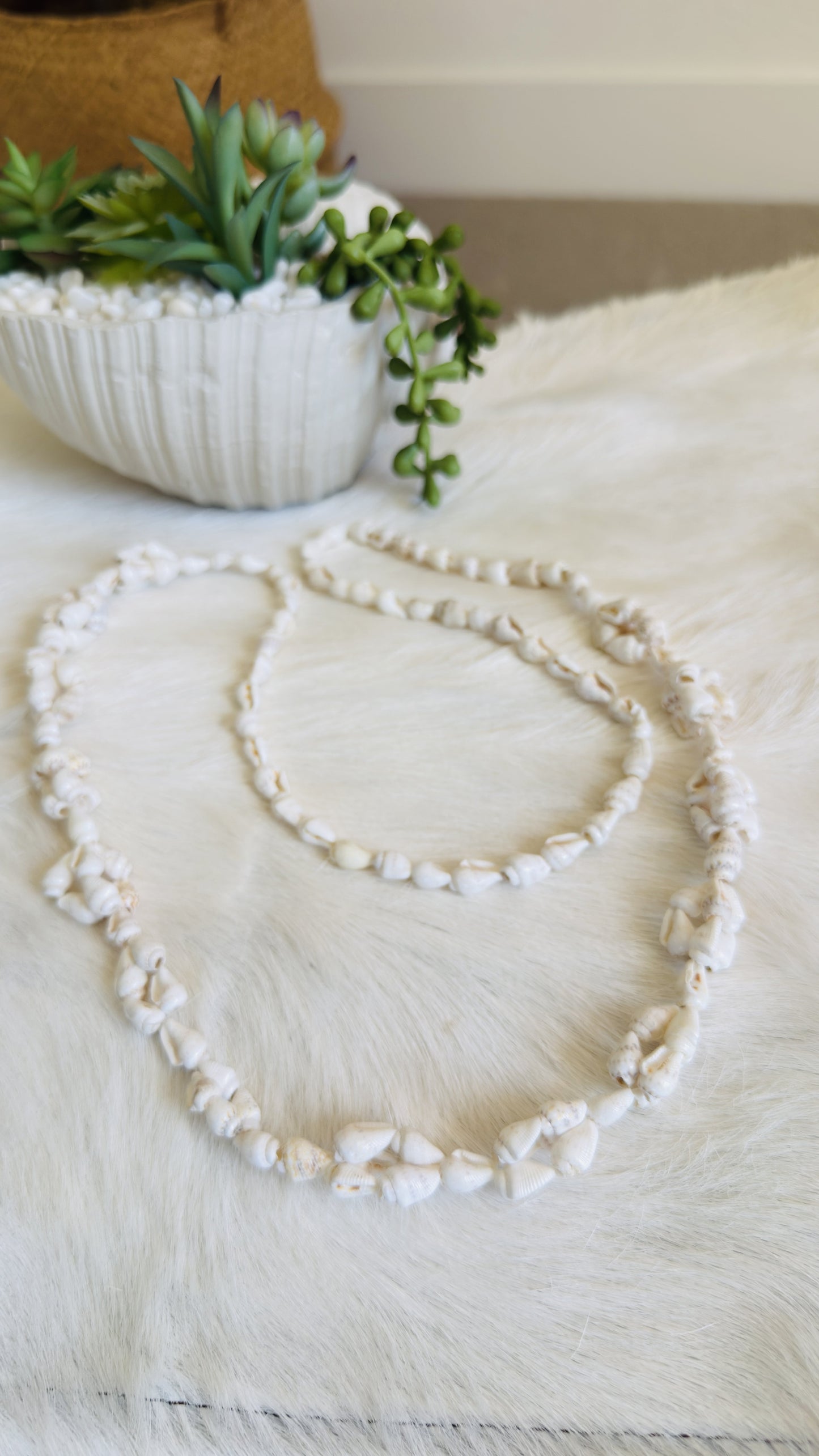 Vintage Natural White Sea Shell Strand Necklace