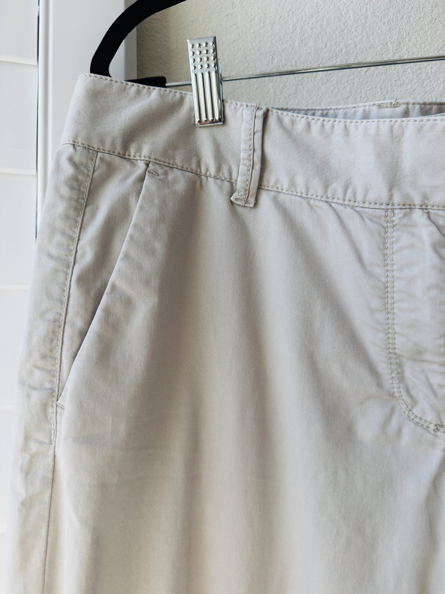 Ann Taylor Beige Chino Ankle Pants Size 8