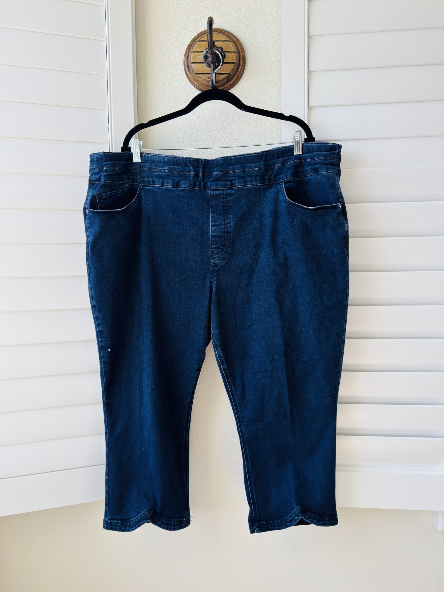 Avenue Denim Dark Wash Pull-On Crop Jeans - Size 26