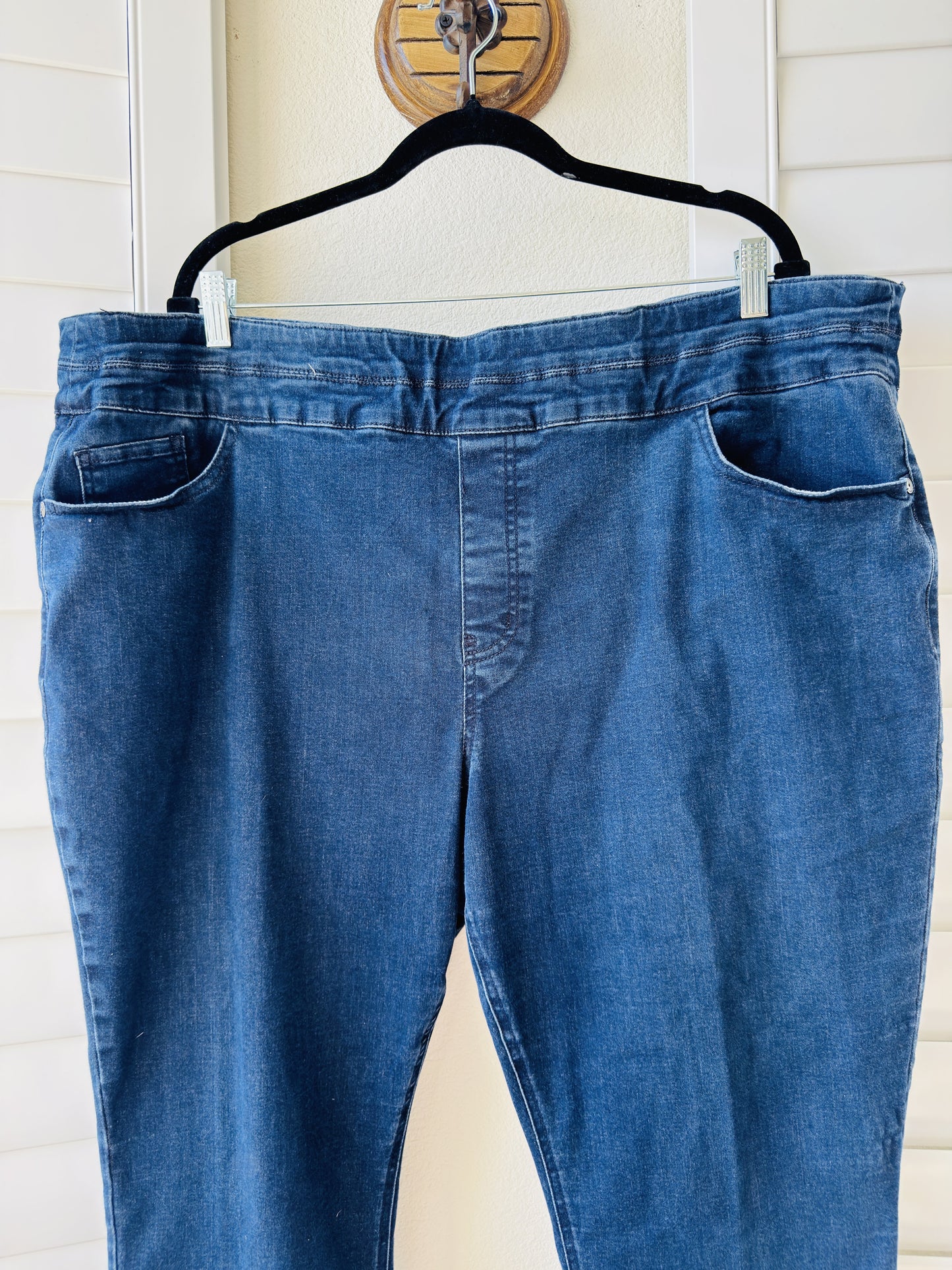 Avenue Denim Dark Wash Pull-On Crop Jeans - Size 26