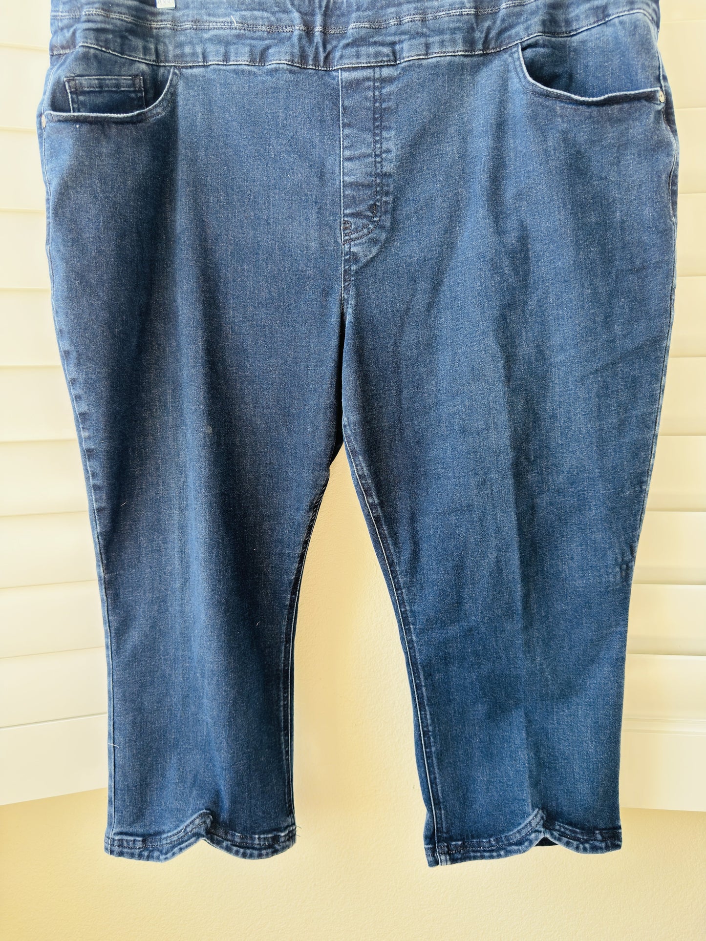 Avenue Denim Dark Wash Pull-On Crop Jeans - Size 26