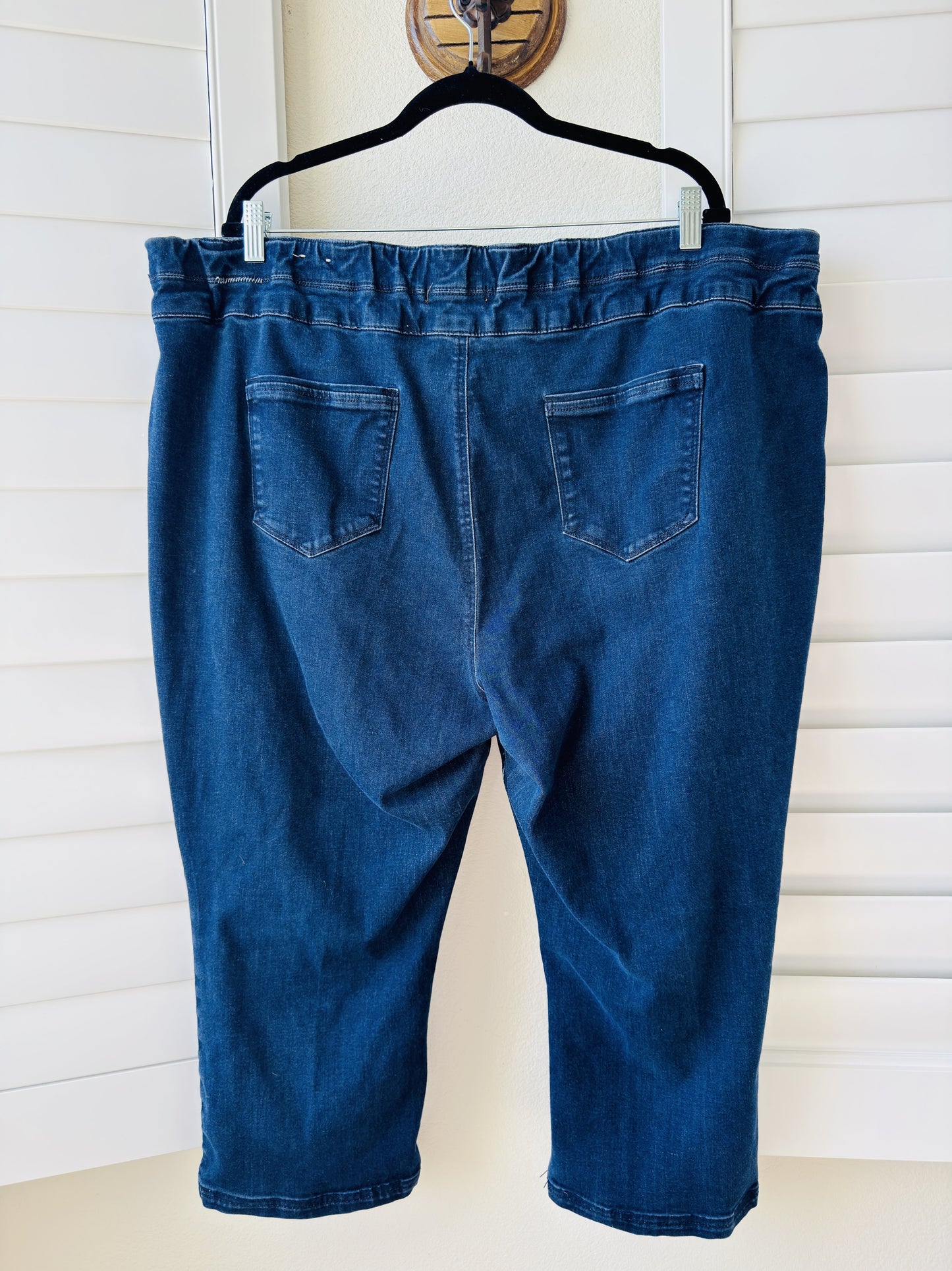 Avenue Denim Dark Wash Pull-On Crop Jeans - Size 26