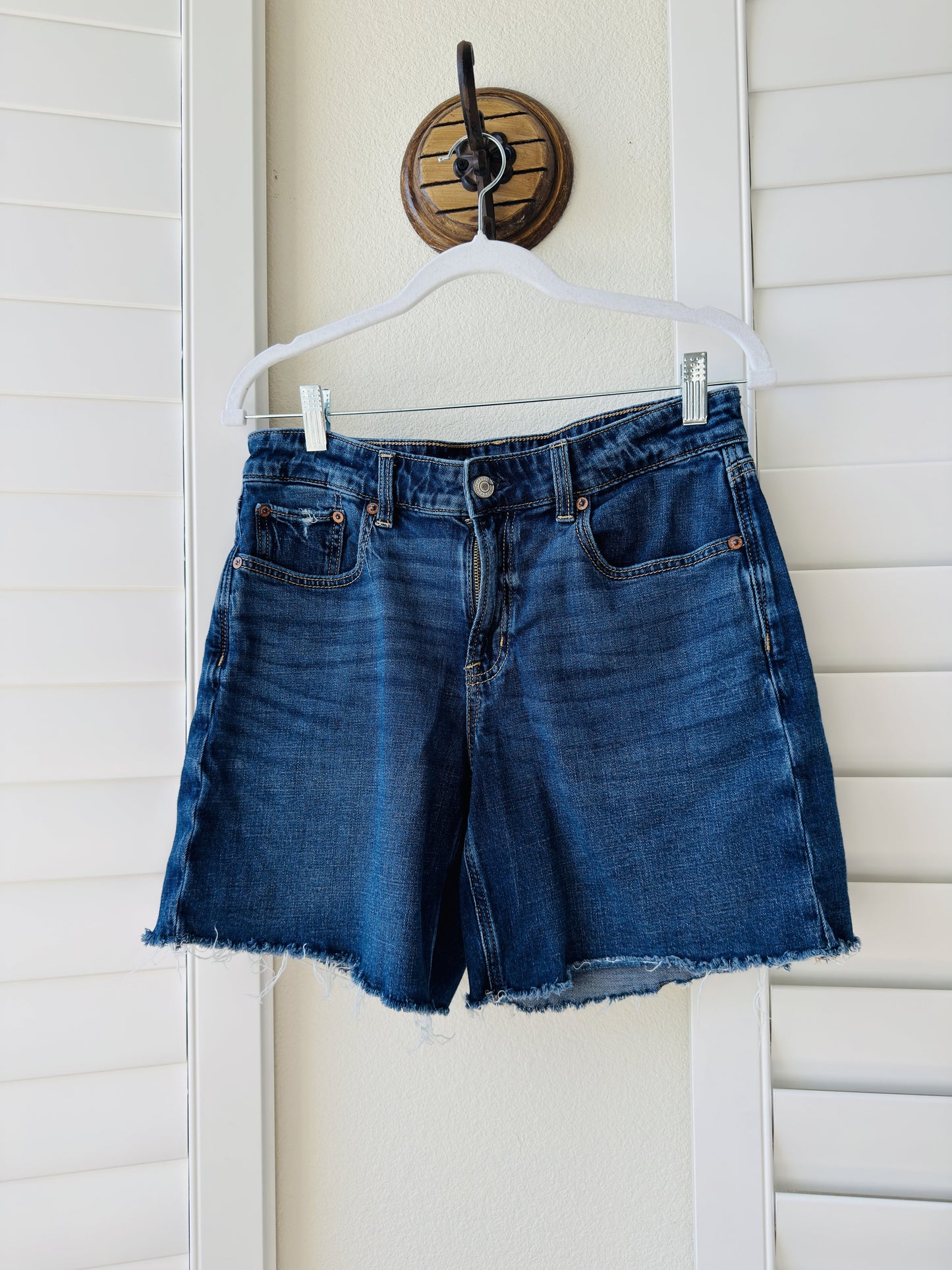 American Eagle Stretch Raw Hem Denim Bermuda Shorts Size 4