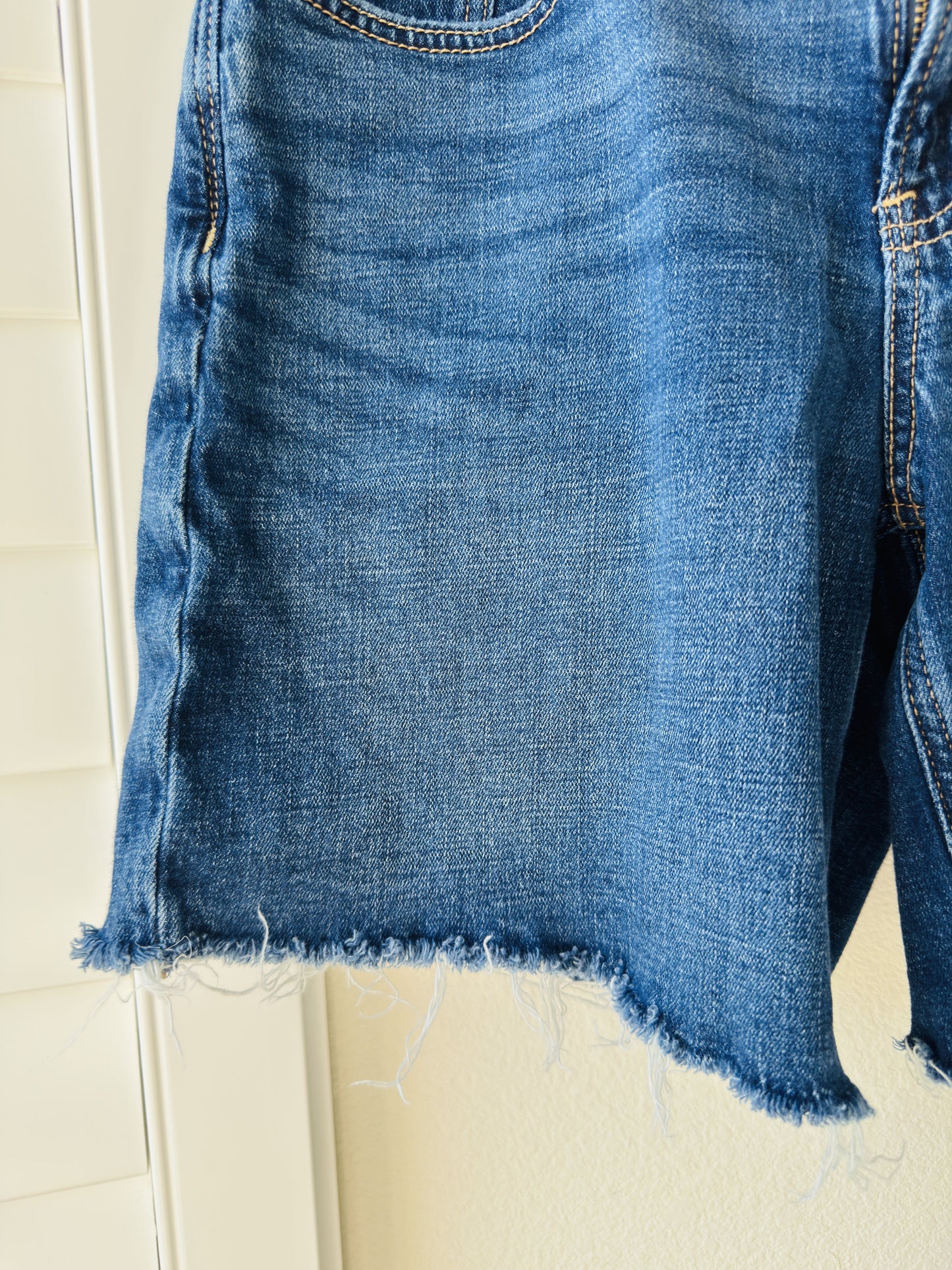 American Eagle Stretch Raw Hem Denim Bermuda Shorts Size 4