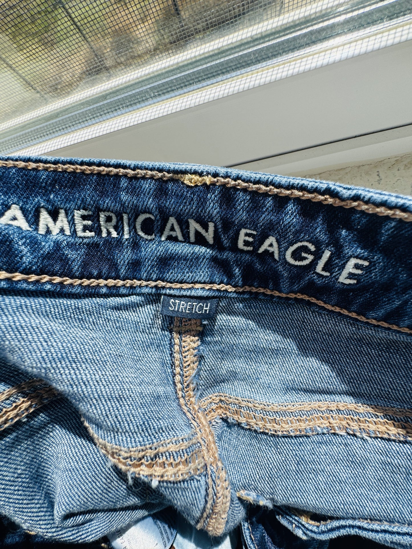 American Eagle Stretch Raw Hem Denim Bermuda Shorts Size 4