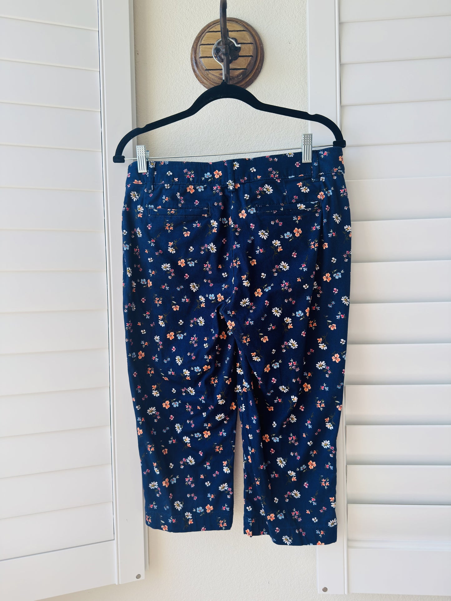 St. John's Bay Navy Floral Capri Pants - Size 8