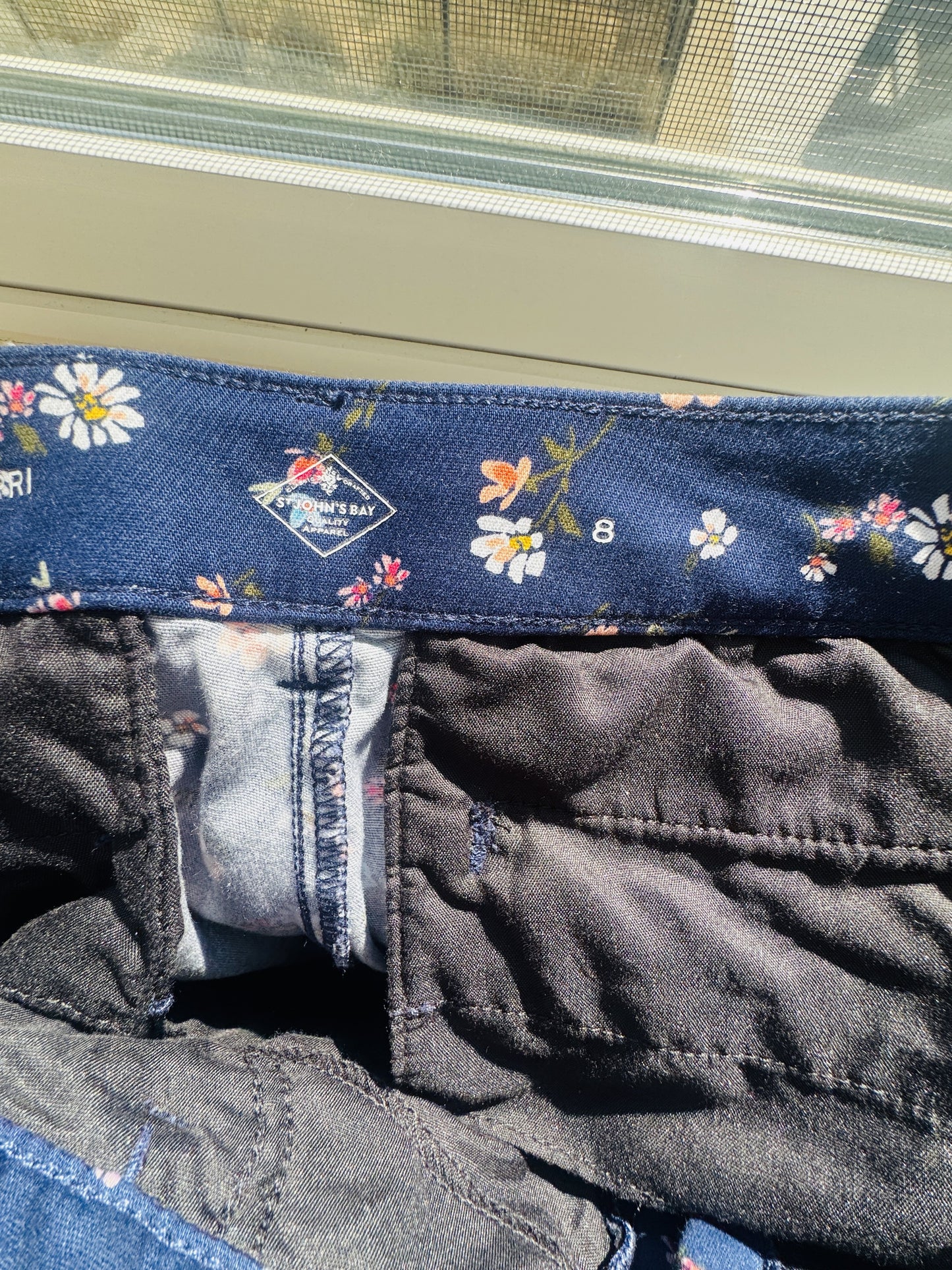 St. John's Bay Navy Floral Capri Pants - Size 8