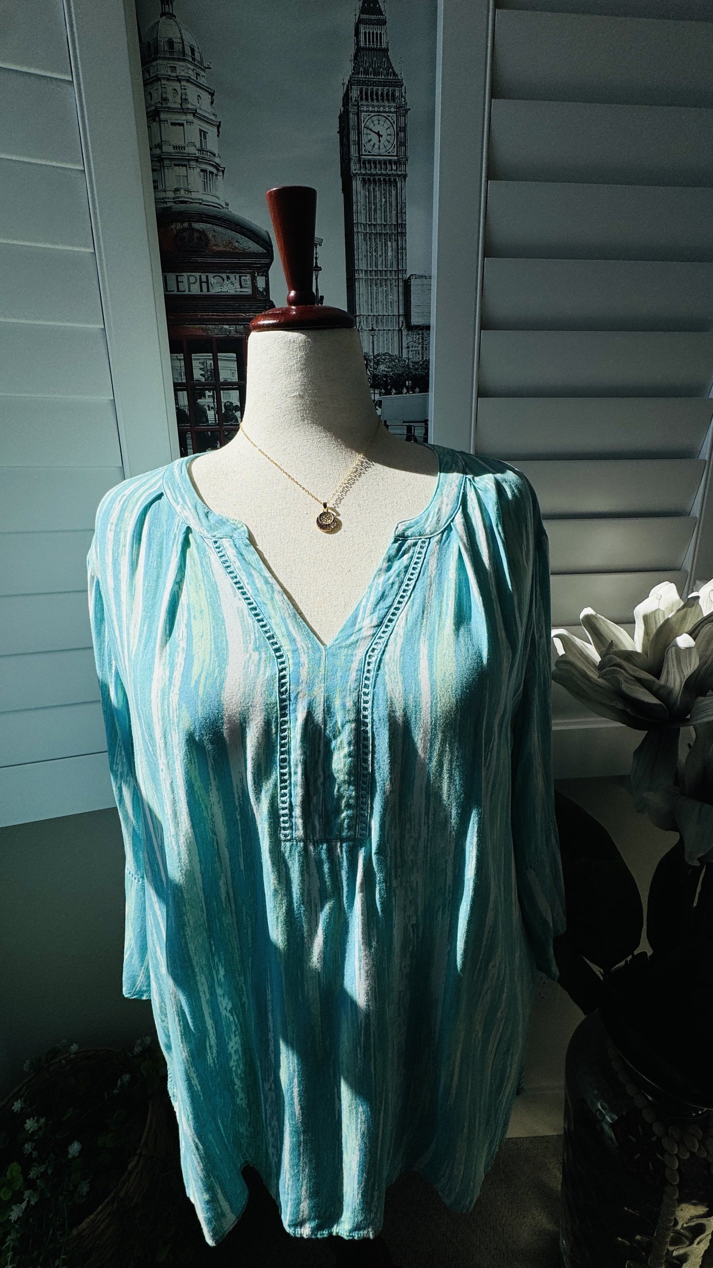 Gloria Vanderbilt Women's Blue Brushstroke V-Neck Tunic Top XXL