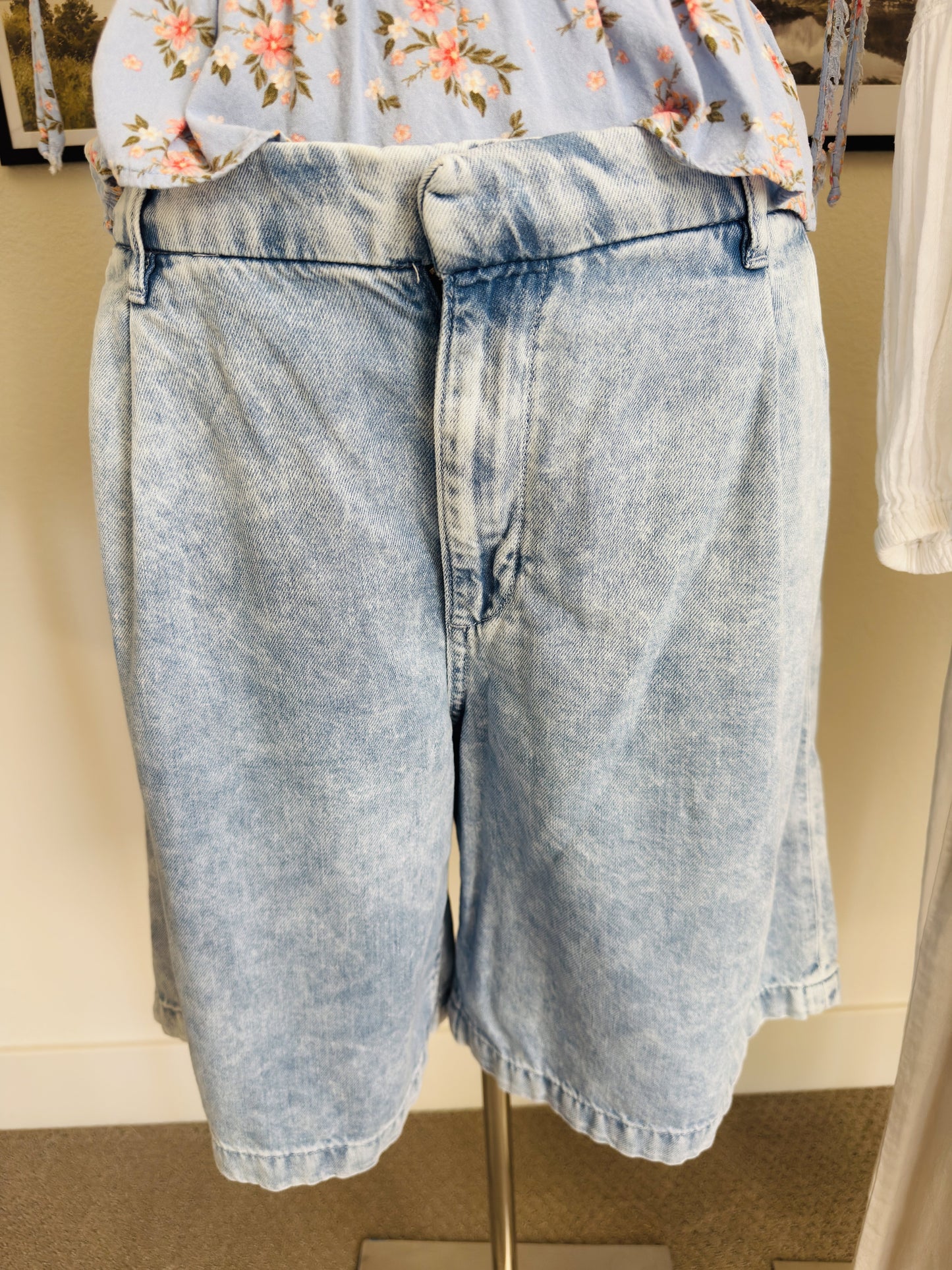 GAP Light Wash Pleated Denim Bermuda Shorts - Size L